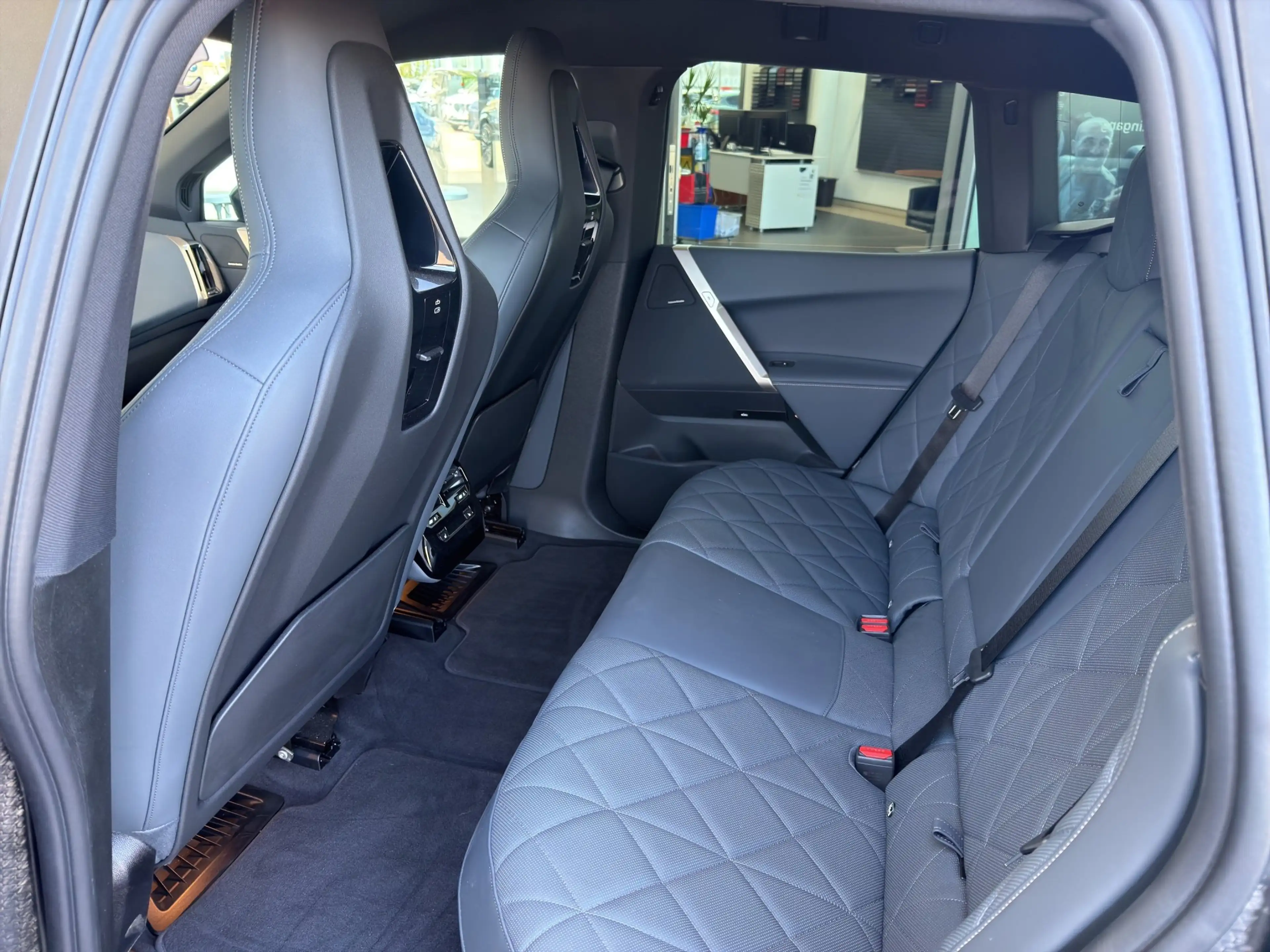 BMW iX xDrive40 Sportpaket H/K.Komfort.Navi.Soft-Cl — photo 7