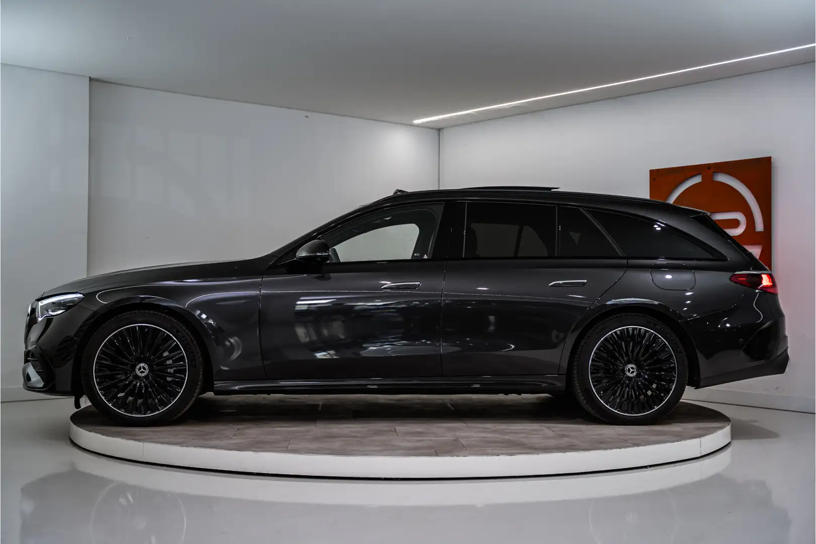 Mercedes-Benz E 300 Estate e AMG 313PK | NL AUTO+NAP | 1e Eig. | Pano Gris - 2