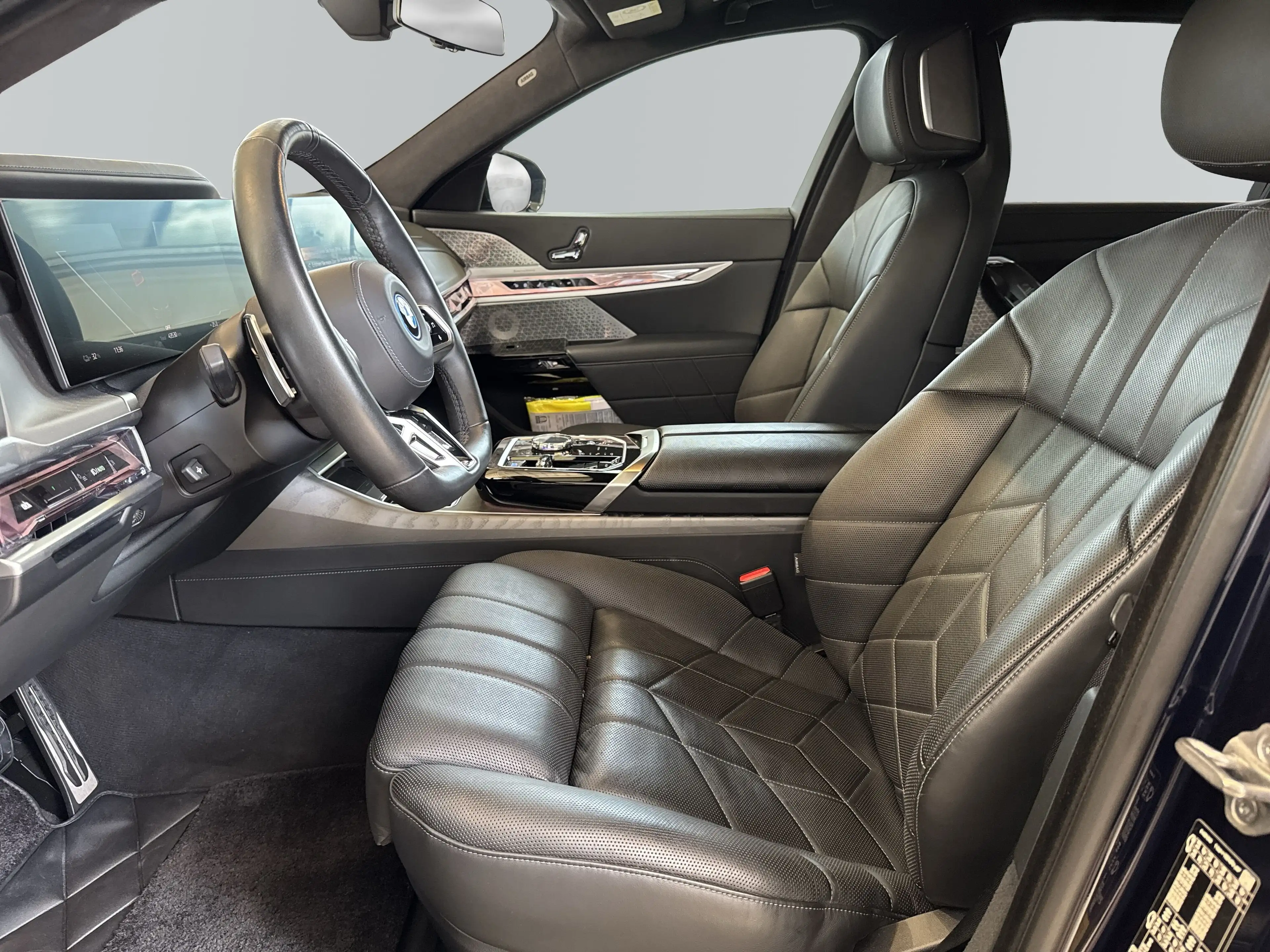 BMW i7 xDrive60 Limousine — photo 7