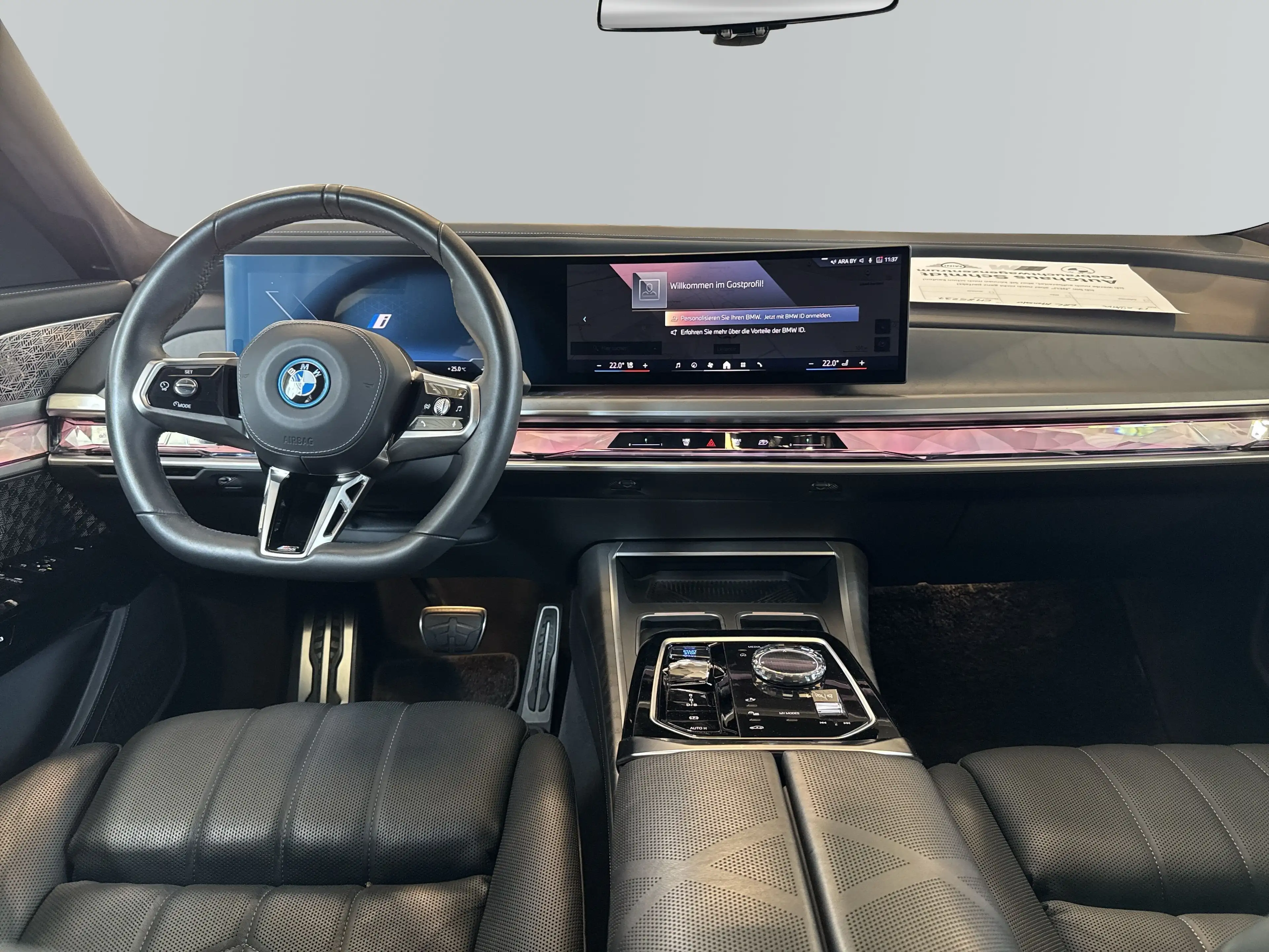 BMW i7 xDrive60 Limousine — photo 11