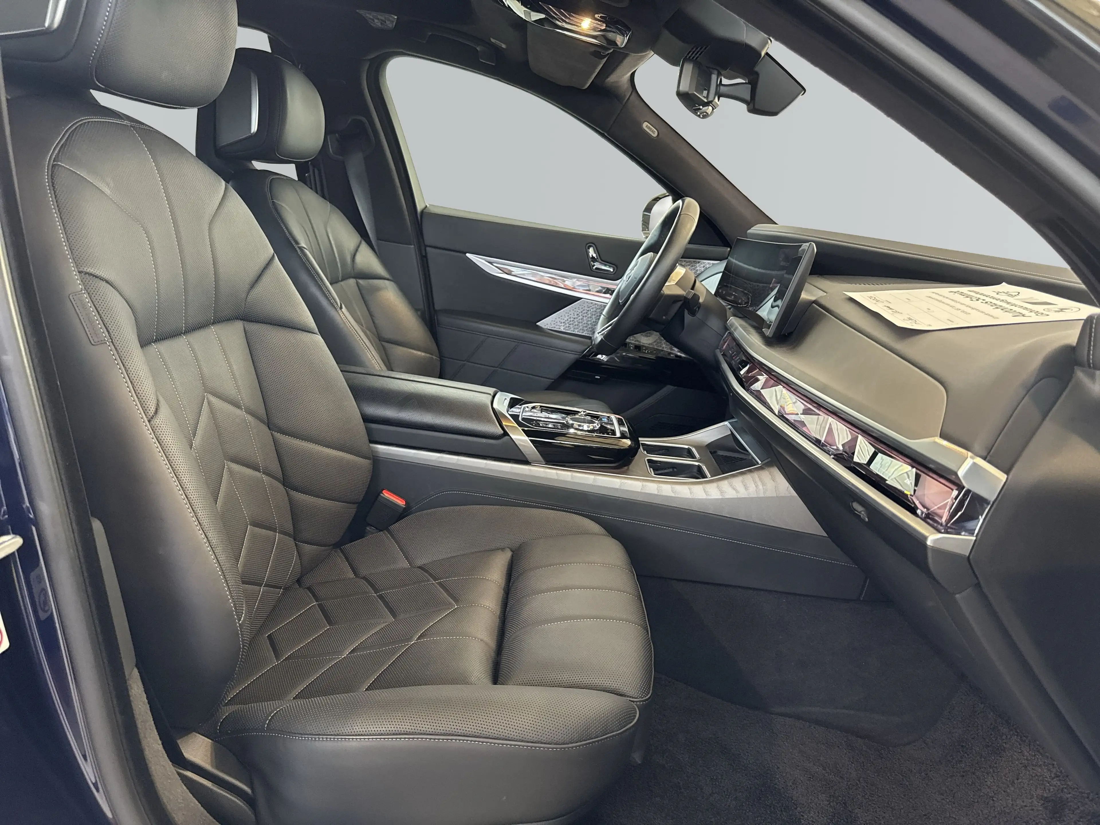 BMW i7 xDrive60 Limousine — photo 10