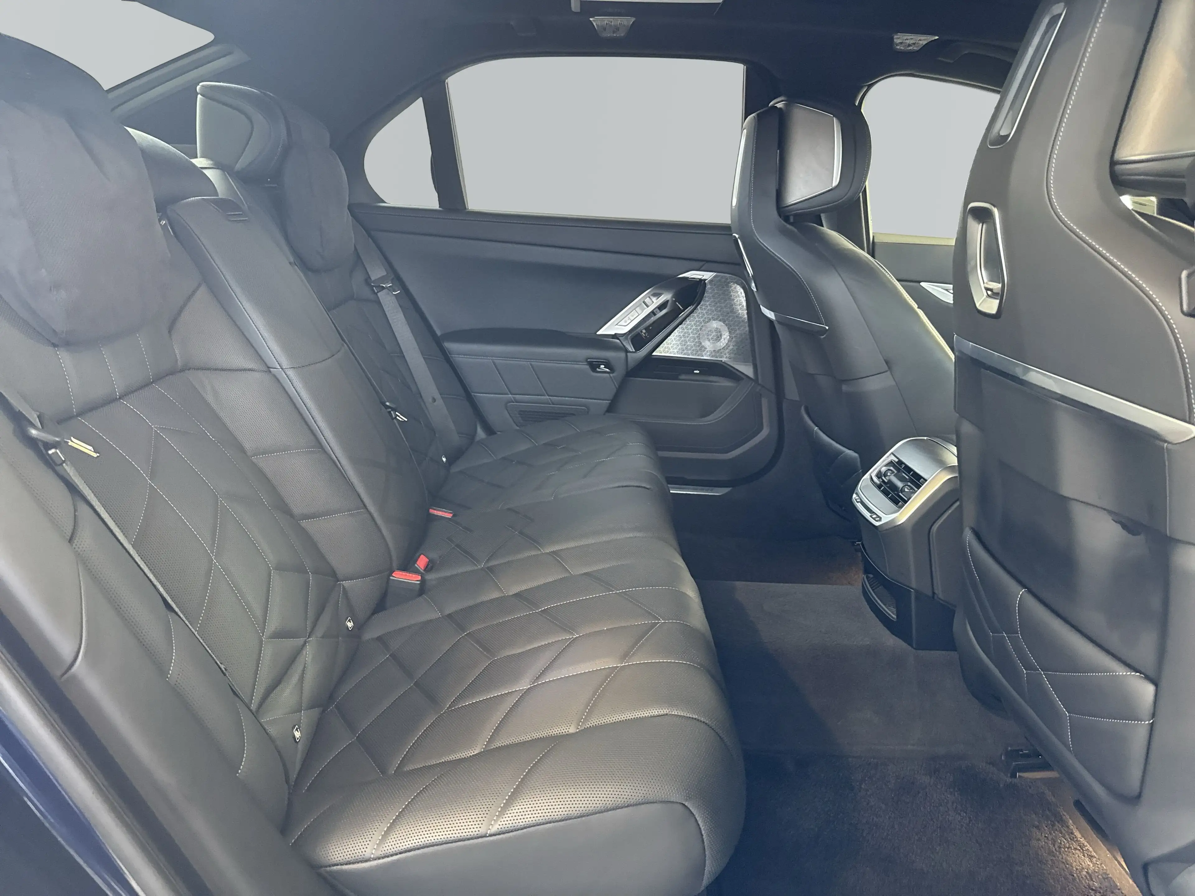 BMW i7 xDrive60 Limousine — photo 9