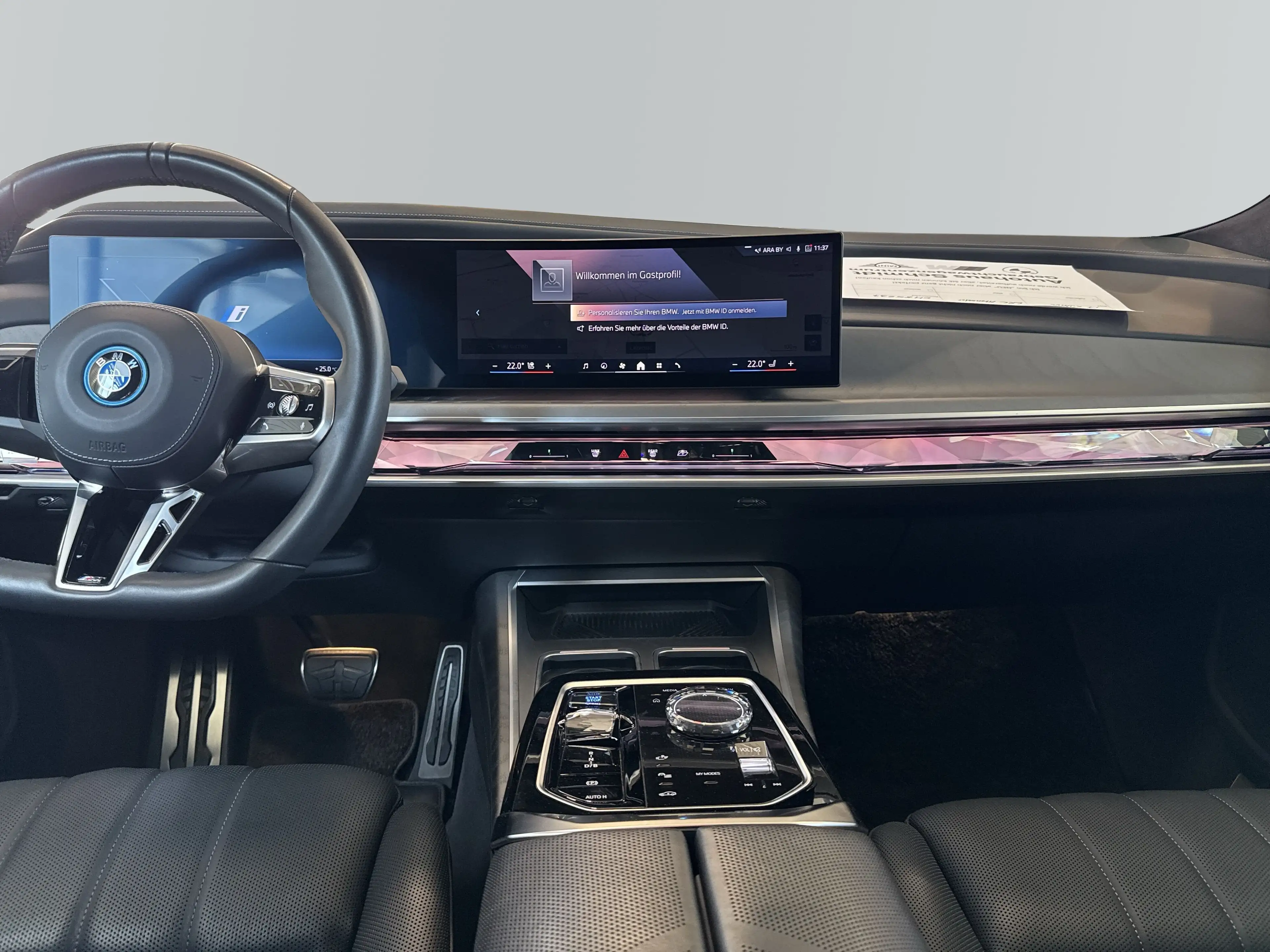 BMW i7 xDrive60 Limousine — photo 12