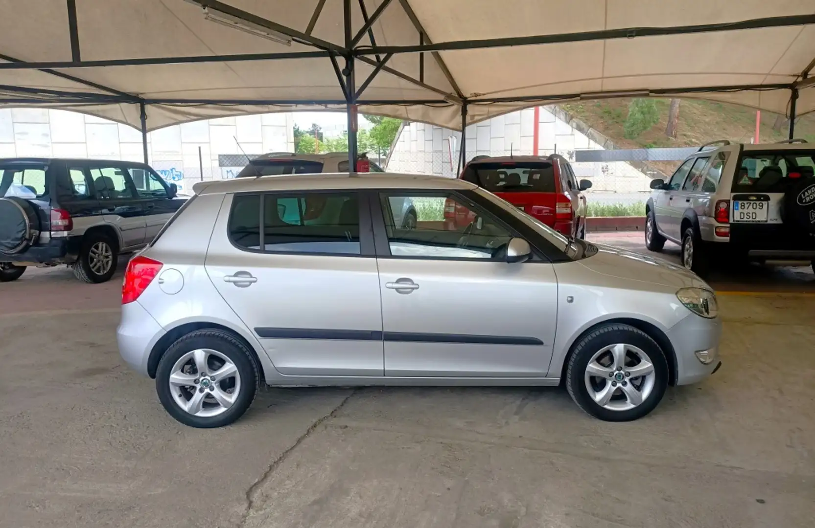 Skoda Fabia 1.2 TSI Ambition 85 Gris - 2