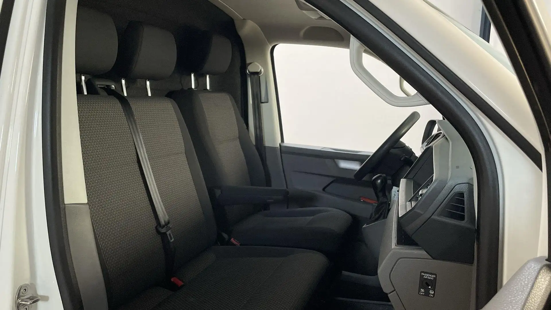 Volkswagen Transporter 2.0 TDI 150pk DSG L1H1 3-zits Camera Navigatie Cru Wit - 2