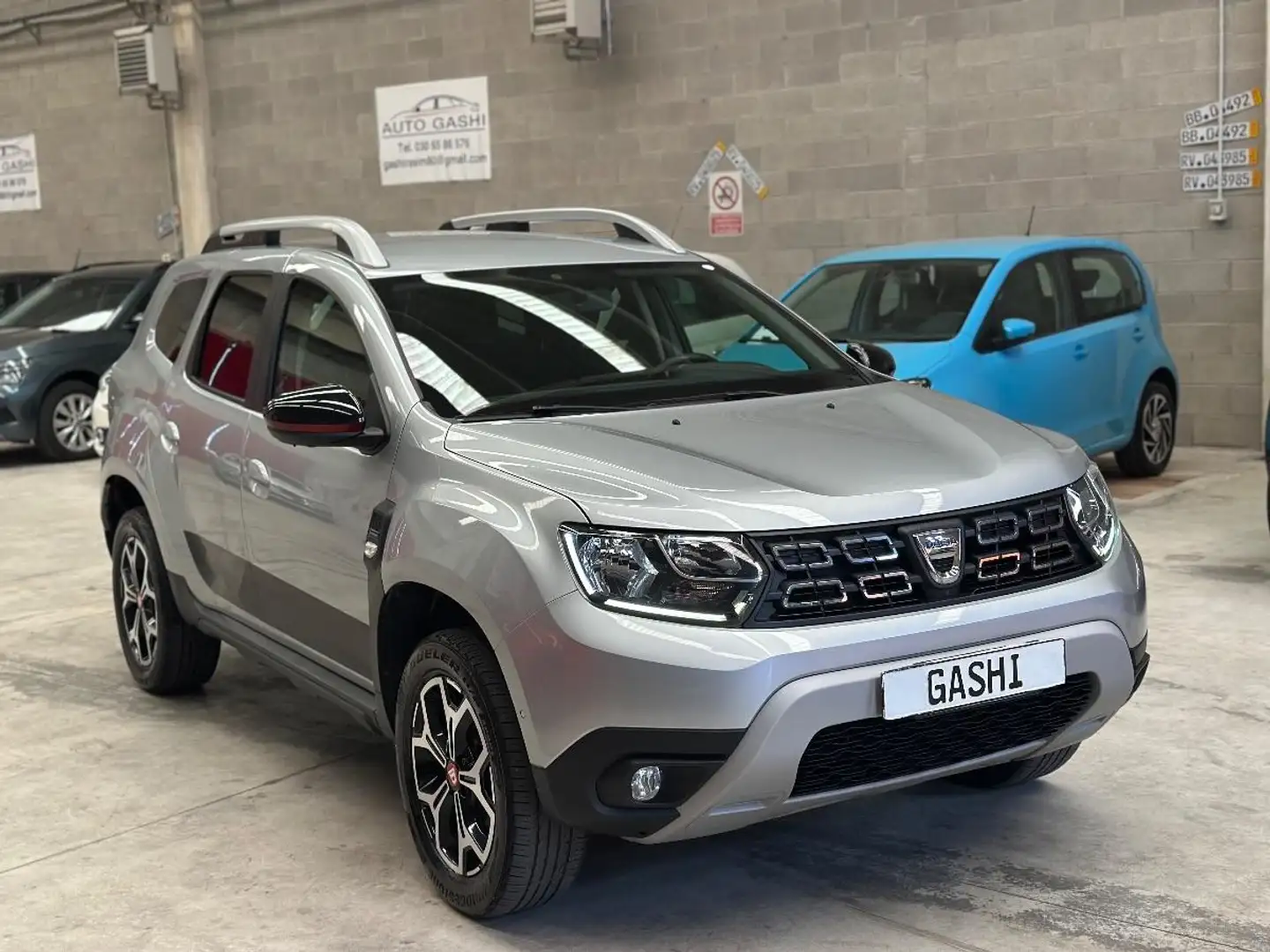 Dacia Duster 1.6 SCe GPL 4x2 Techroad Grijs - 1
