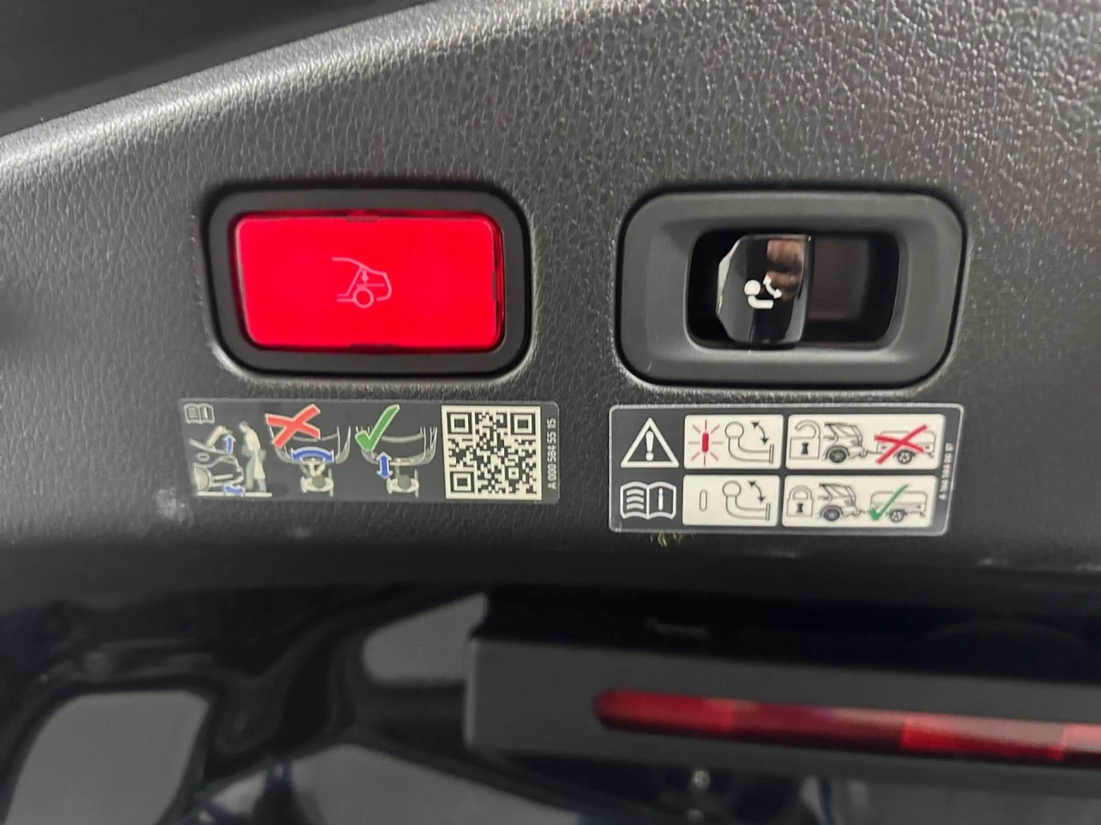 Mercedes-Benz CLE 450 Cab. 4M AMG Fahrass 360° Burmester HUD AHK — photo 15