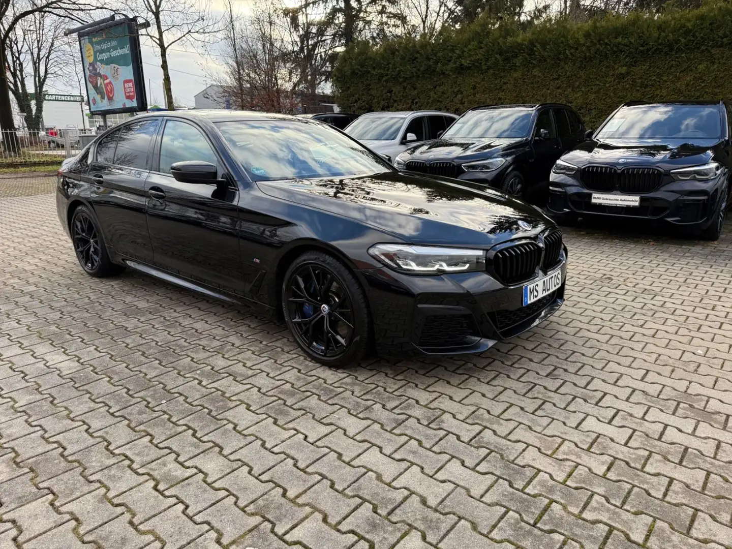 BMW 530 d MSport*Glasdach*Kamera*HiFi*4ZoneKlima*AHK Schwarz - 2
