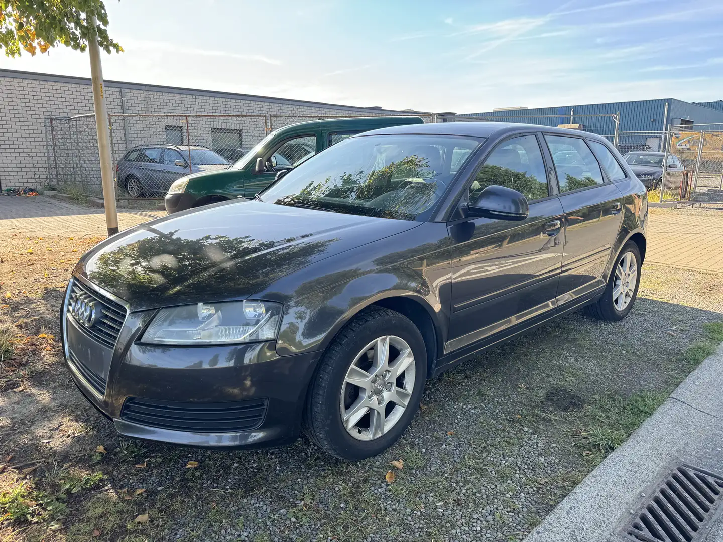 Audi A3 A3 1.6 TDI 2009 * EURO 5 * GPS * LEDER * Gris - 1