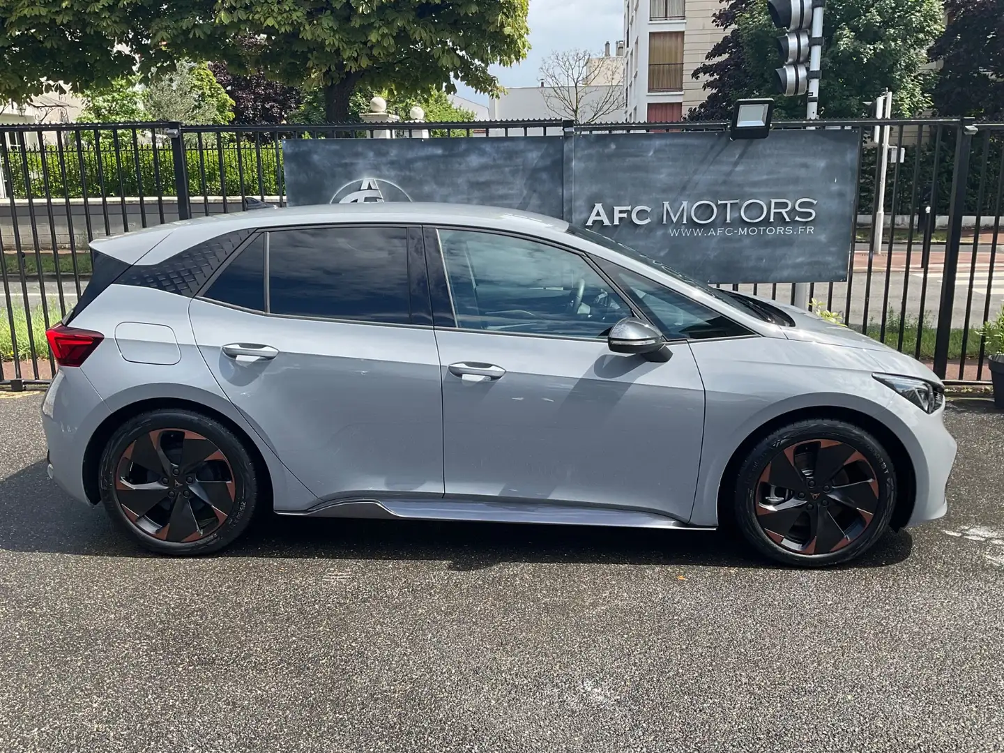 CUPRA Born VZ Gris - 2
