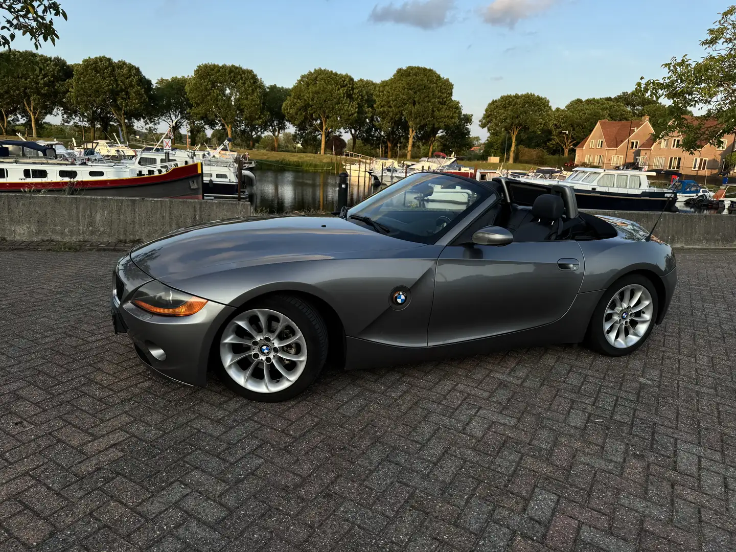 BMW Z4 BMW Z4 2.5i Sport+Hard-top NEW APK  tot Apr2026 Gri - 2