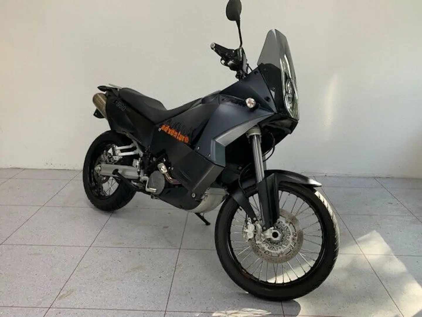KTM 990 Adventure Gris - 2