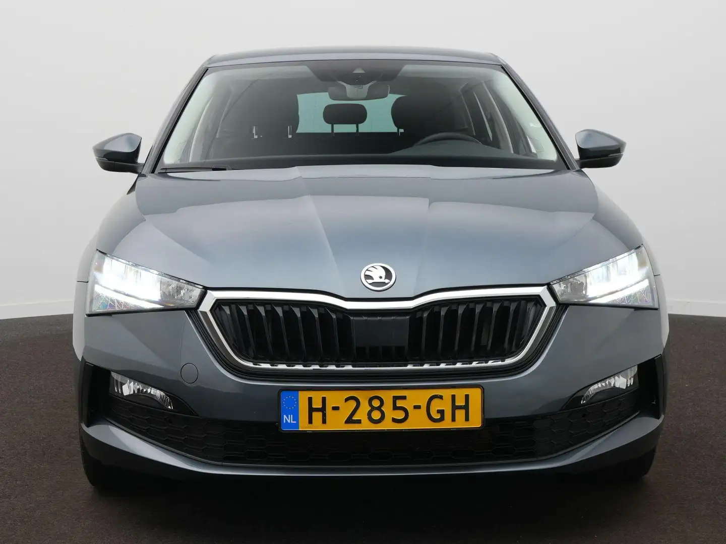 Skoda Scala 1.0 TSI Ambition / Clima / Cruise / Carplay Grijs - 2