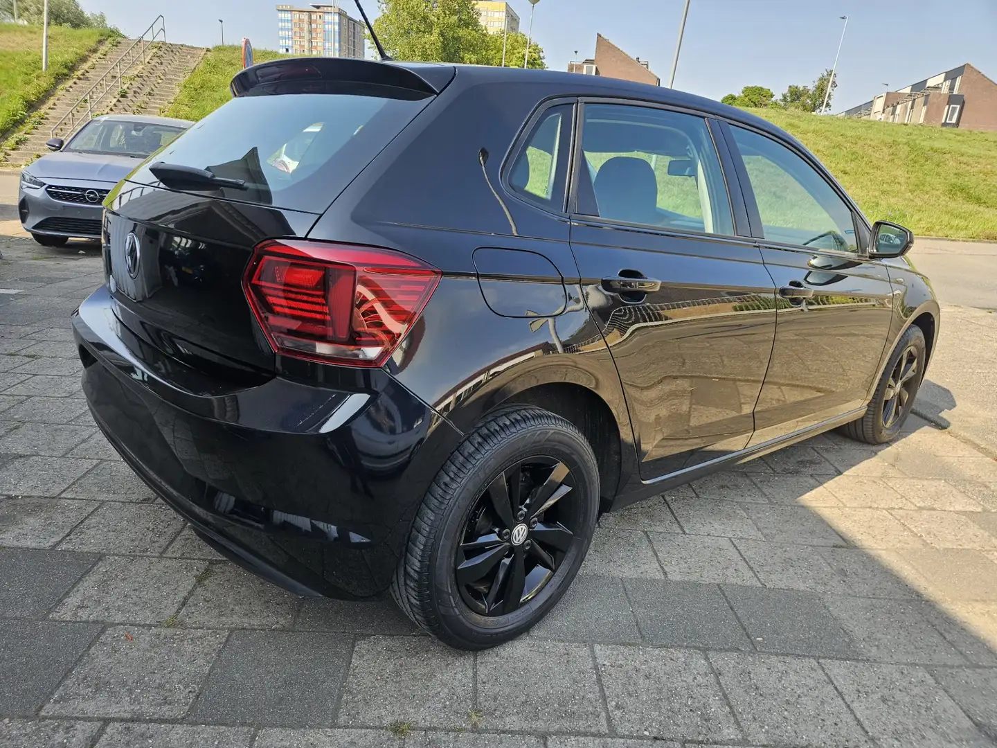 Volkswagen Polo 1.0 TSI Comfortline Business Zwart - 2