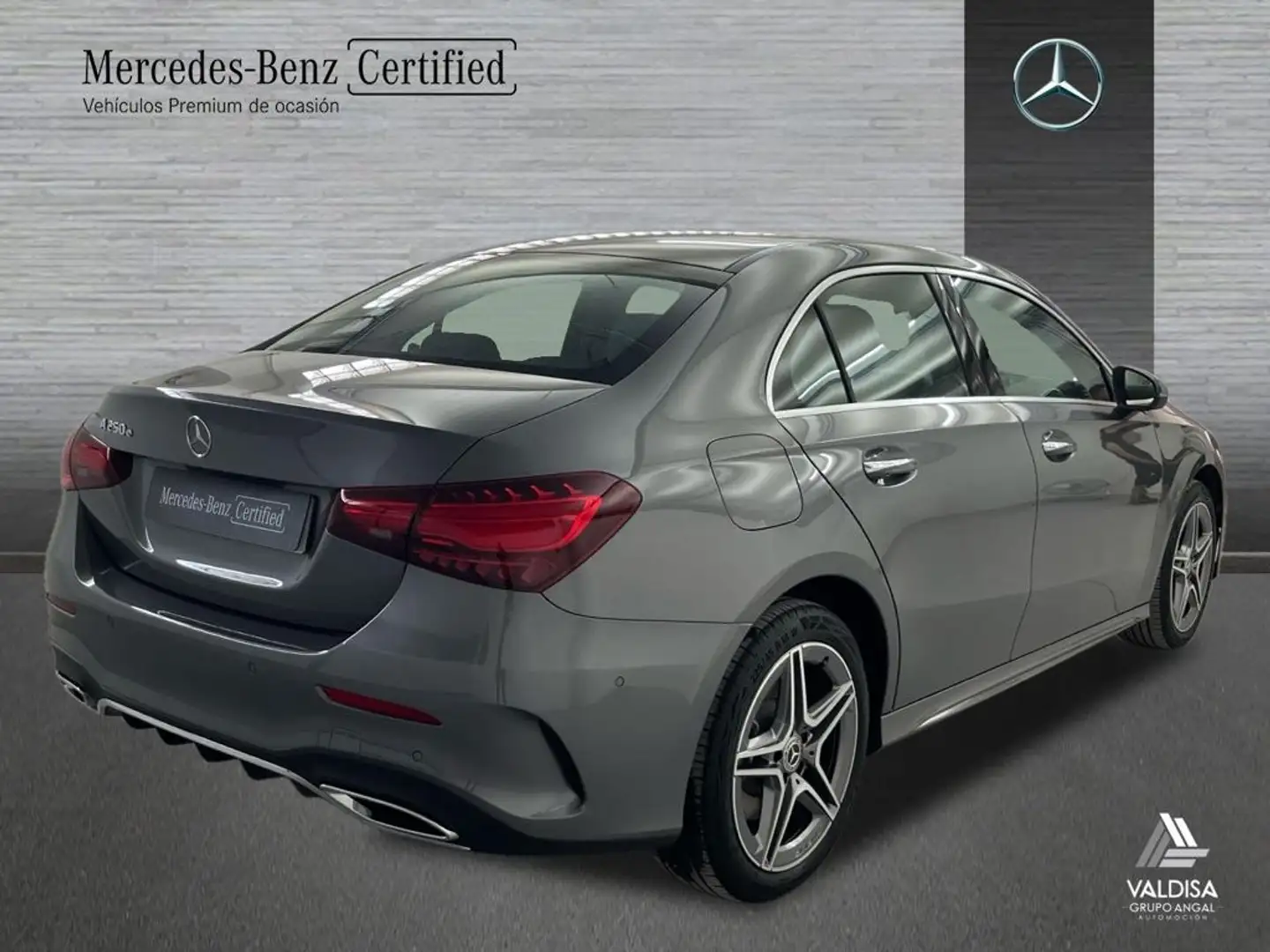 Mercedes-Benz E 250 Berlina con tecnologí híbrida EQ - 2