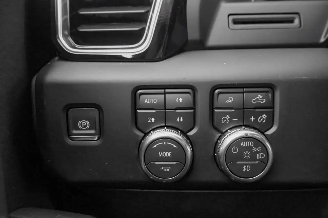 GMC Sierra 3500HD снимка GMC Sierra 3500HD