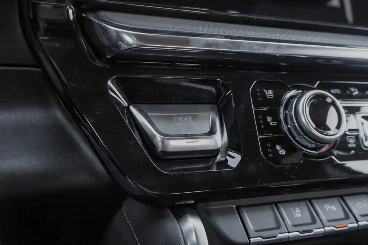 GMC Sierra 3500HD снимка GMC Sierra 3500HD