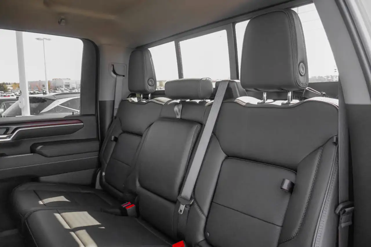 GMC Sierra 3500HD снимка GMC Sierra 3500HD