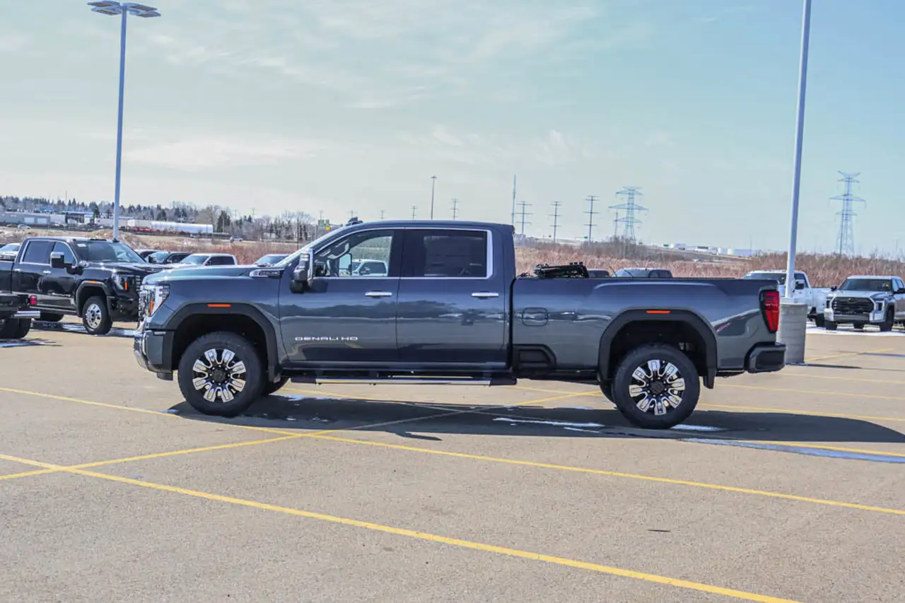 GMC Sierra 3500HD снимка GMC Sierra 3500HD