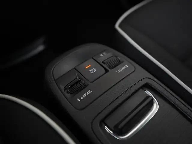 Fiat 500e view 11
