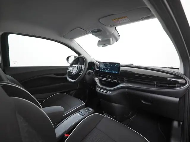 Fiat 500e view 2
