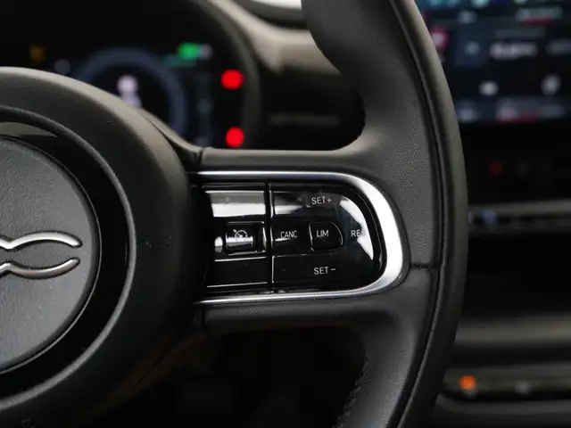 Fiat 500e view 10