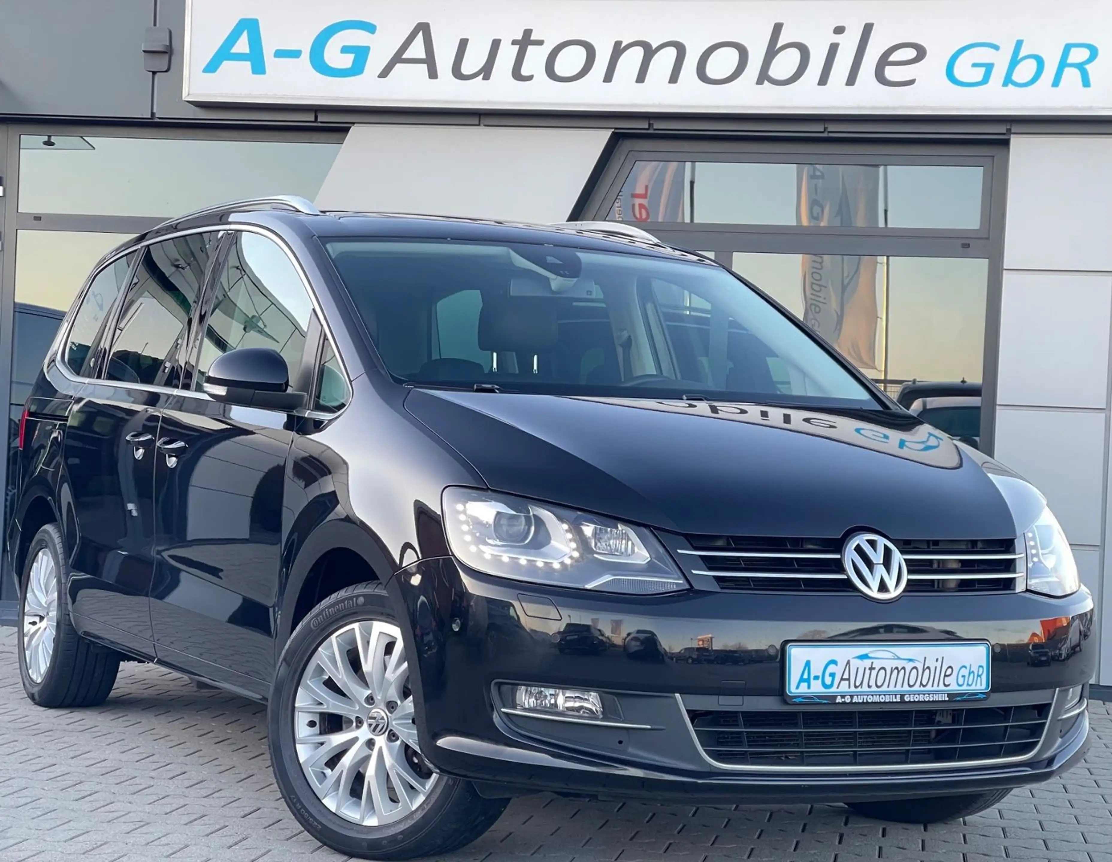 Volkswagen Sharan 2.0 TDI DSG Highline Panorama Dynaudio — photo 2