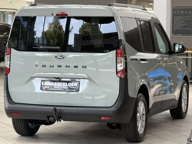 Ford Tourneo Courier view 3