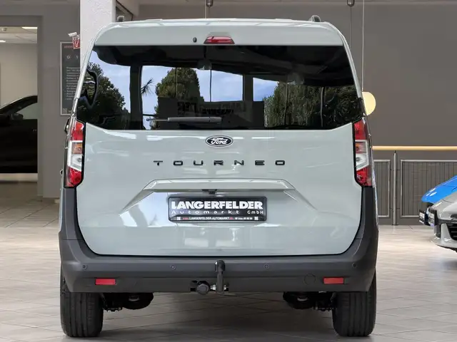 Ford Tourneo Courier view 4