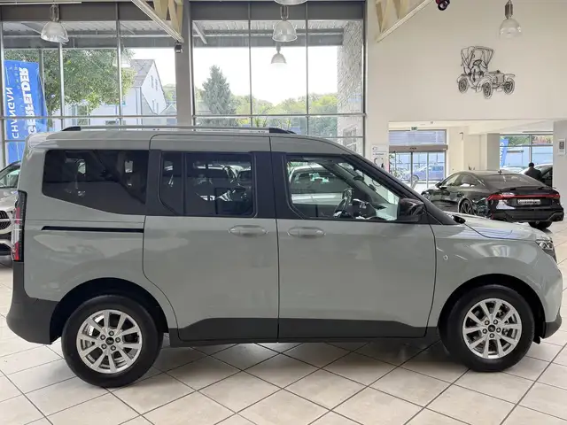 Ford Tourneo Courier view 2