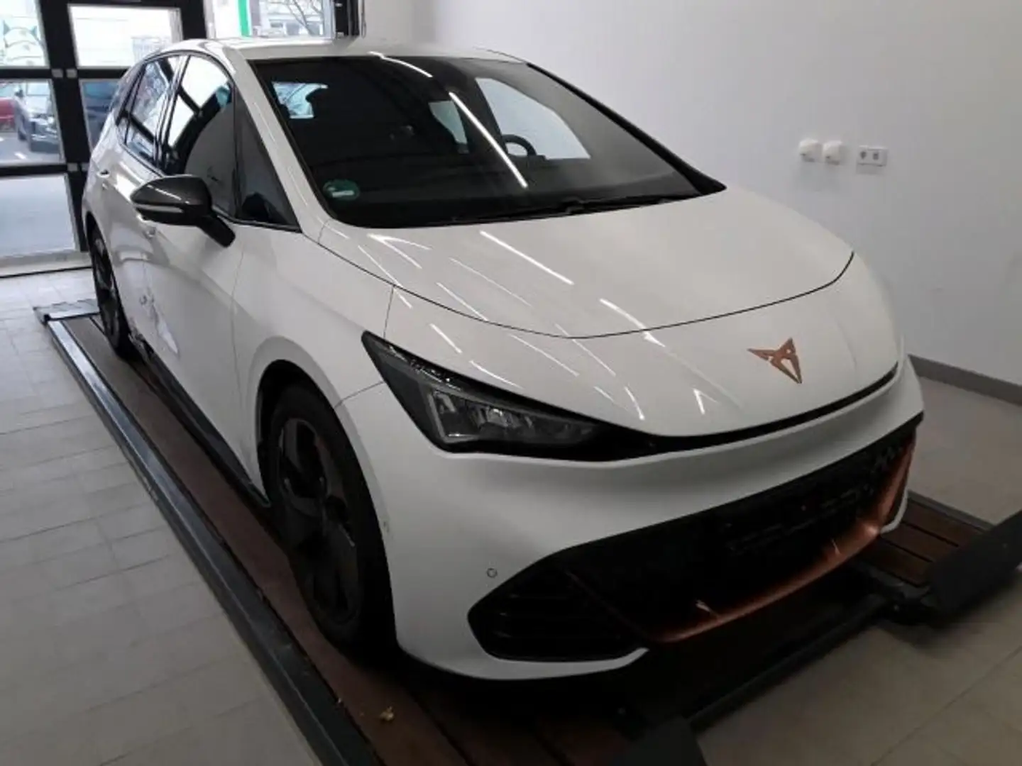 CUPRA Born 150kw (62kWh) LED+NAV+ACC+SHZ+DAB+19Z.ALU Weiß - 2