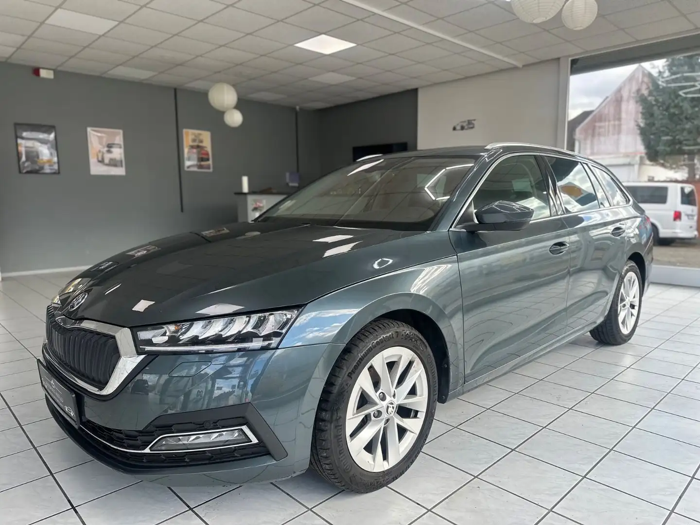 Skoda Octavia Combi First Edition*AHK* Sitzheizung* Grau - 2