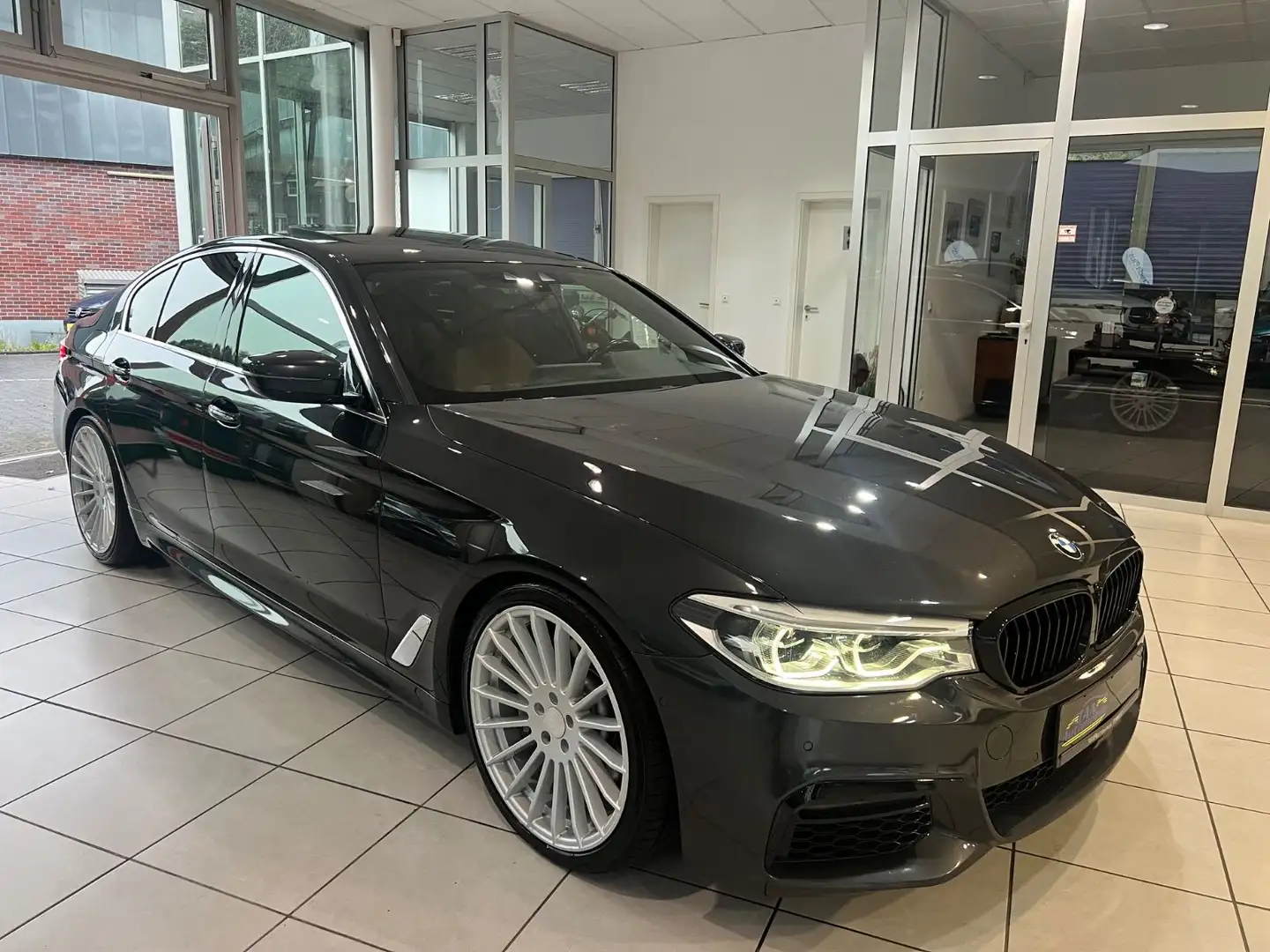 BMW 530 d Lim. Luxury Line M Sport optik Gris - 2