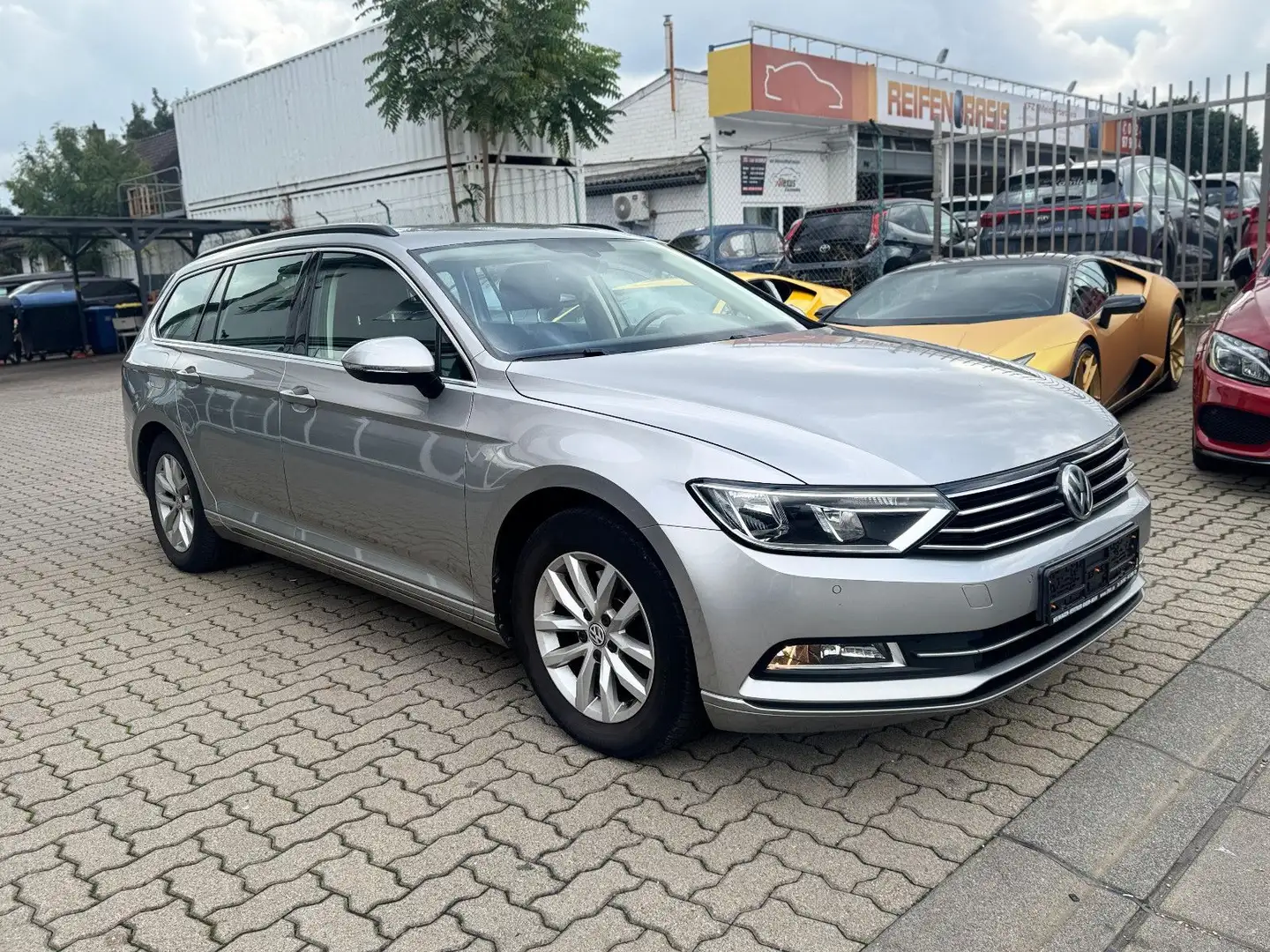 Volkswagen Passat Variant BMT/Start-Stopp*NAVI*AHK*SHZG*1.H Silber - 1