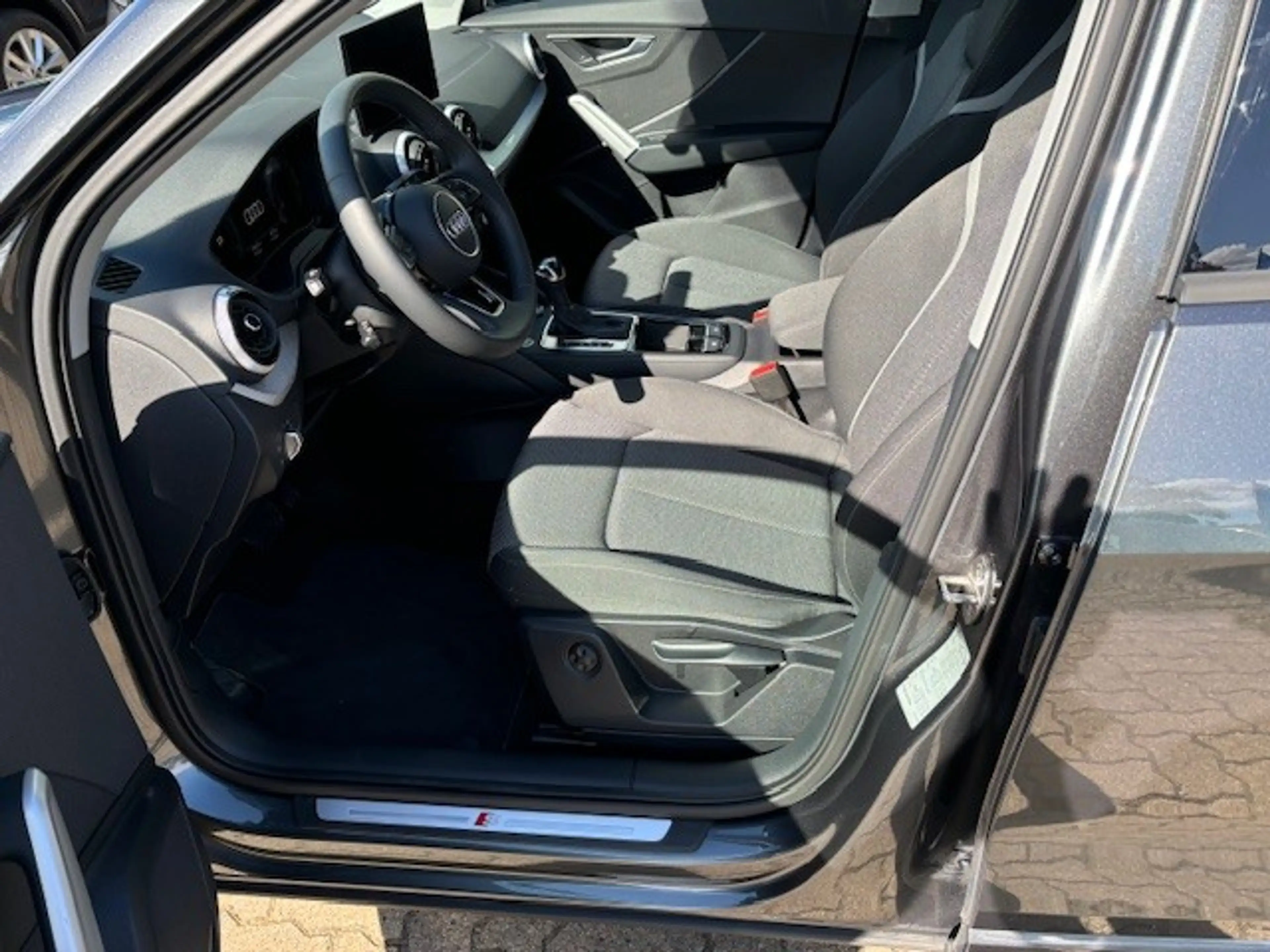 Audi Q2 35 TFSI S-Tronic S-Line, Matrix, Komfort plus — photo 8