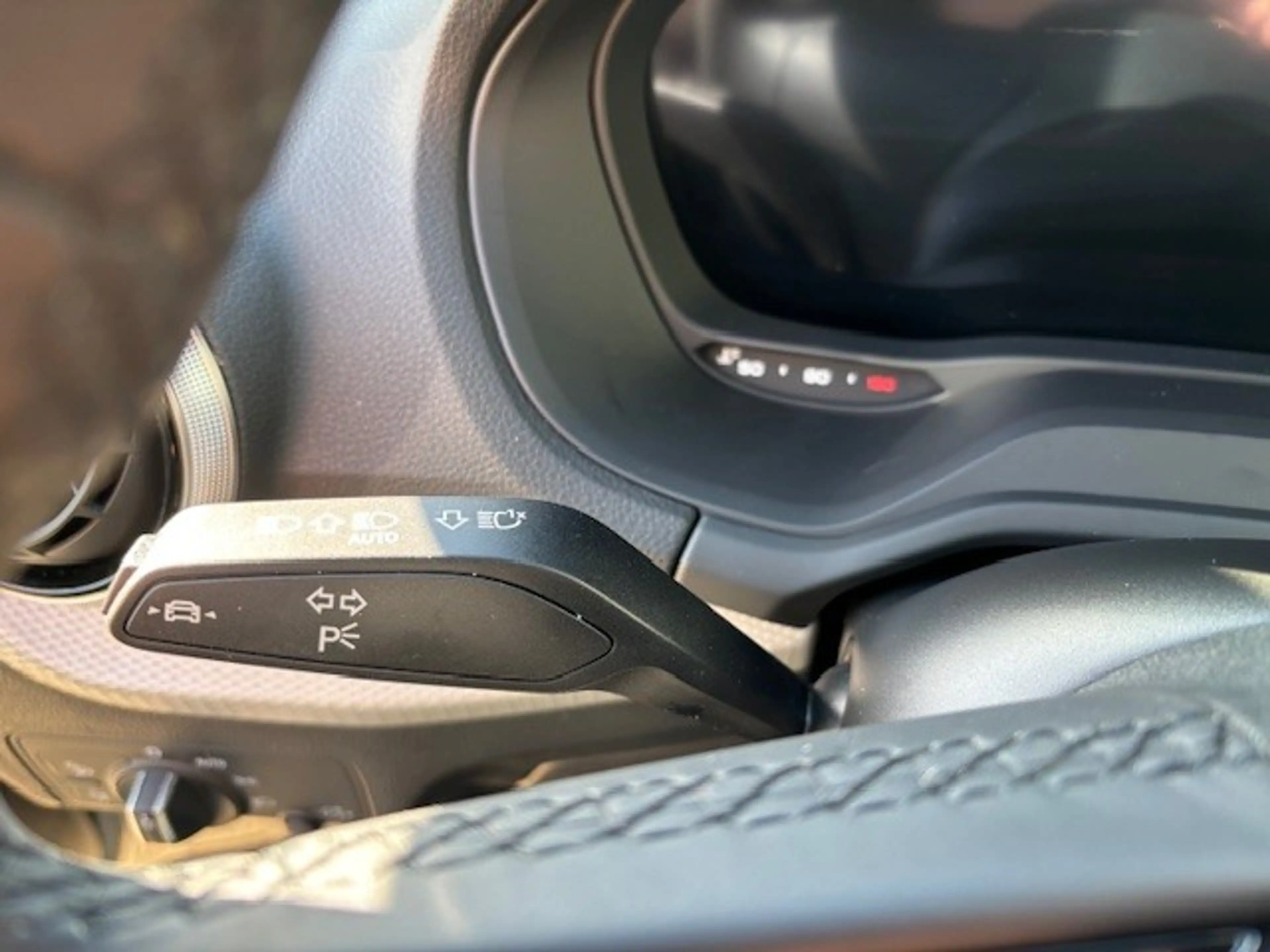 Audi Q2 35 TFSI S-Tronic S-Line, Matrix, Komfort plus — photo 14