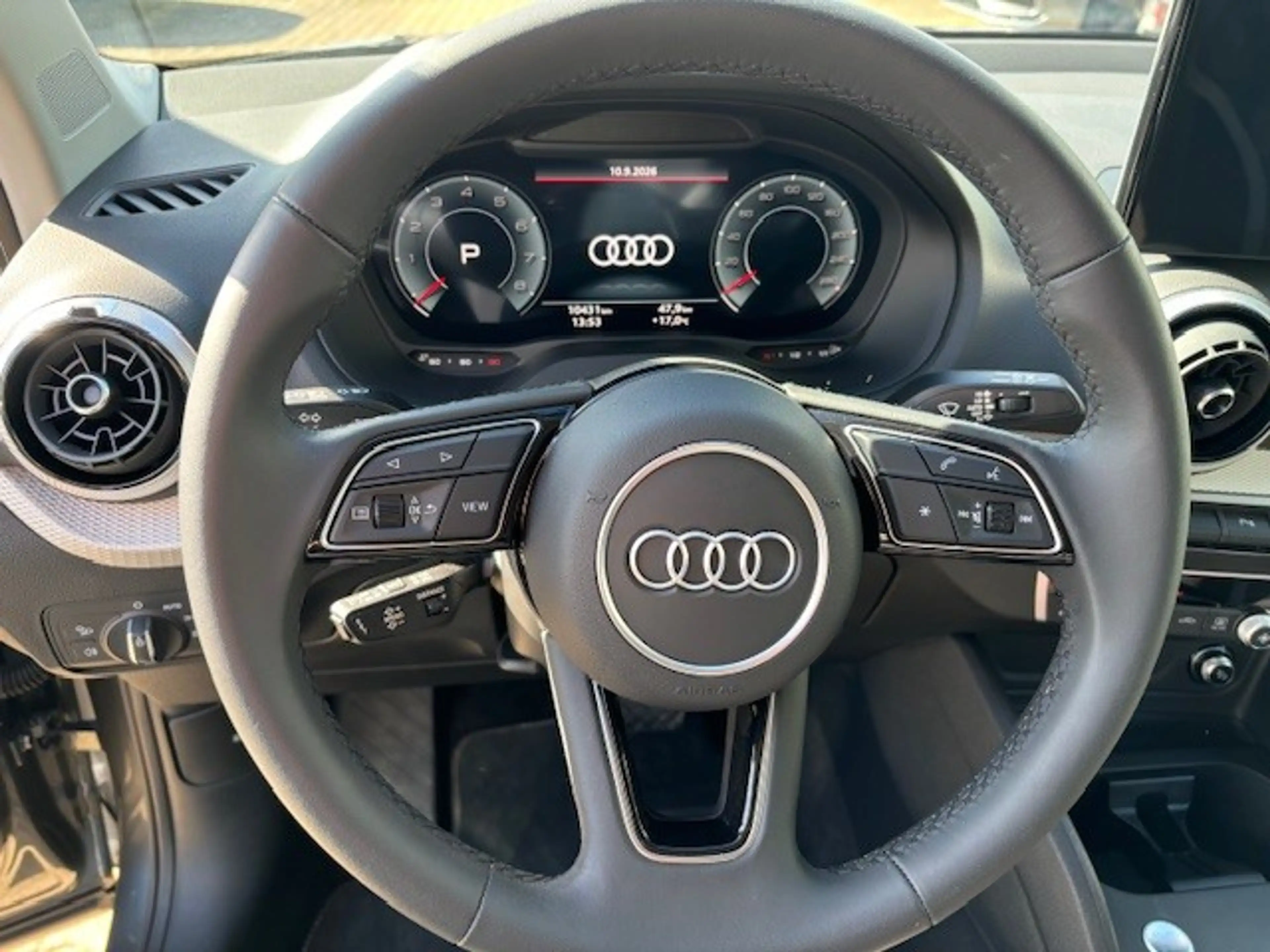 Audi Q2 35 TFSI S-Tronic S-Line, Matrix, Komfort plus — photo 12