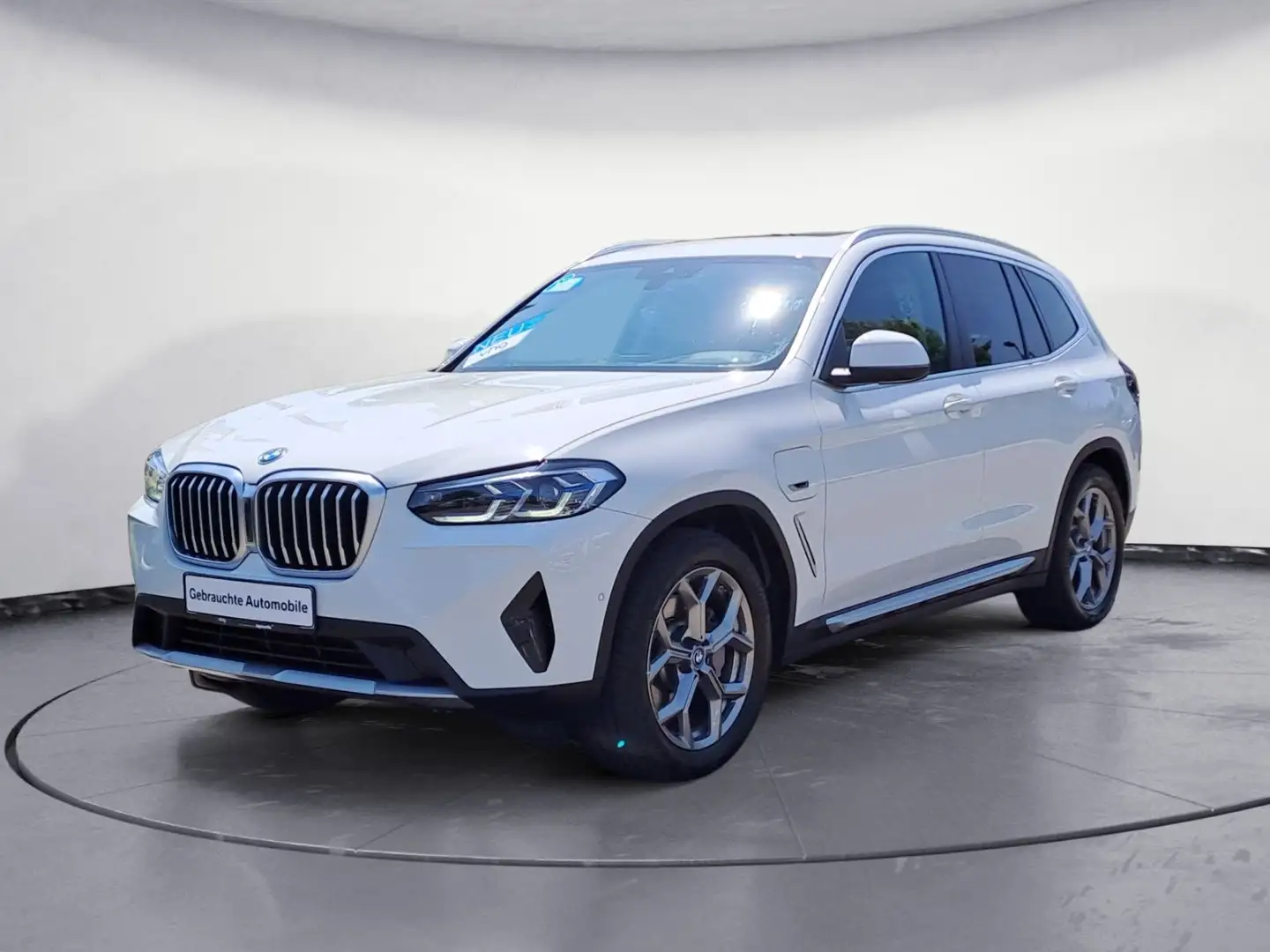 BMW X3 xDrive30e AT Innovationsp. Aut. Panorama AHK Weiß - 2