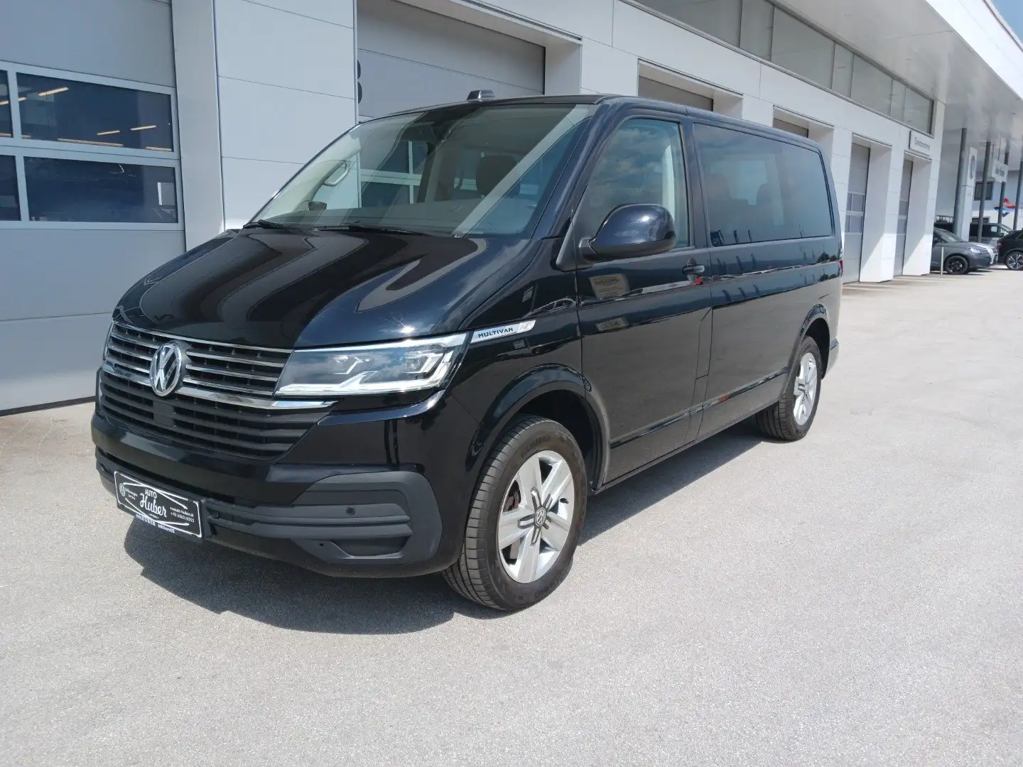 Volkswagen T6.1 Multivan 4MOTION Comfortline Schwarz - 1