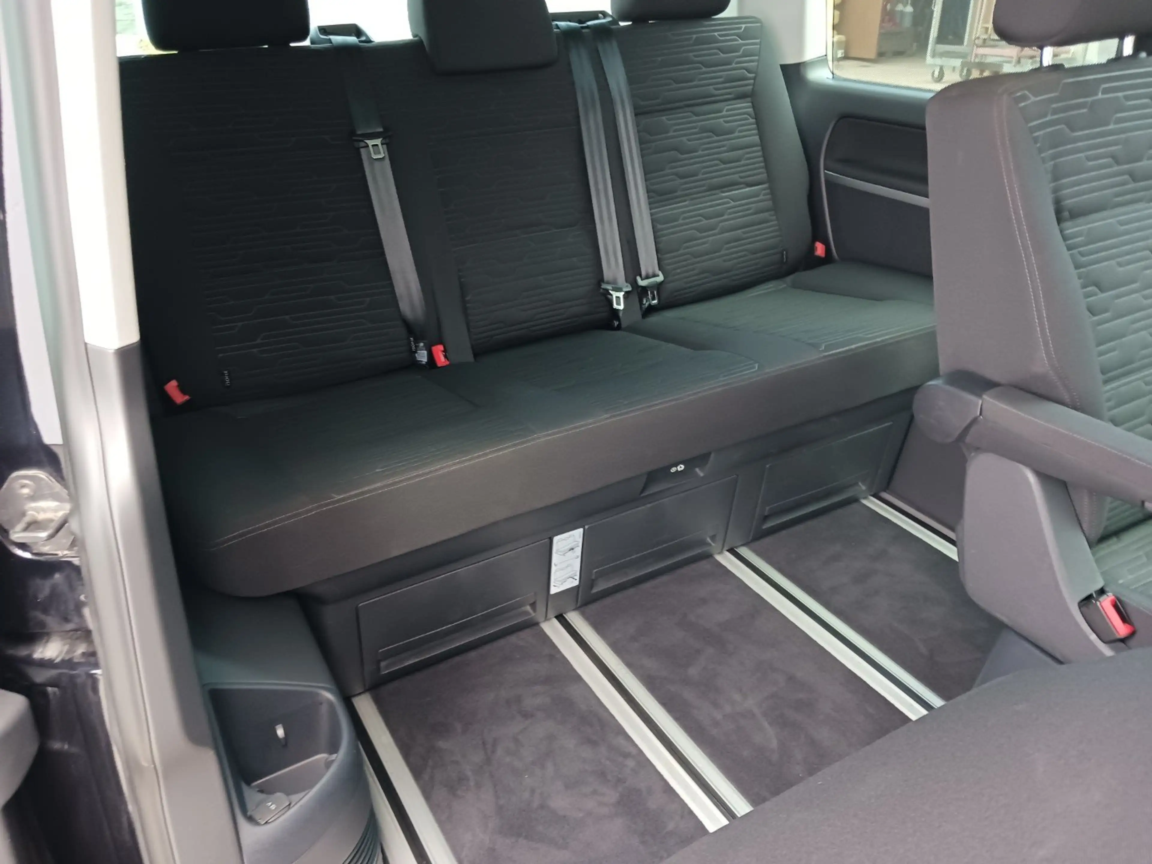 Volkswagen T6.1 Multivan 4MOTION Comfortline — photo 13