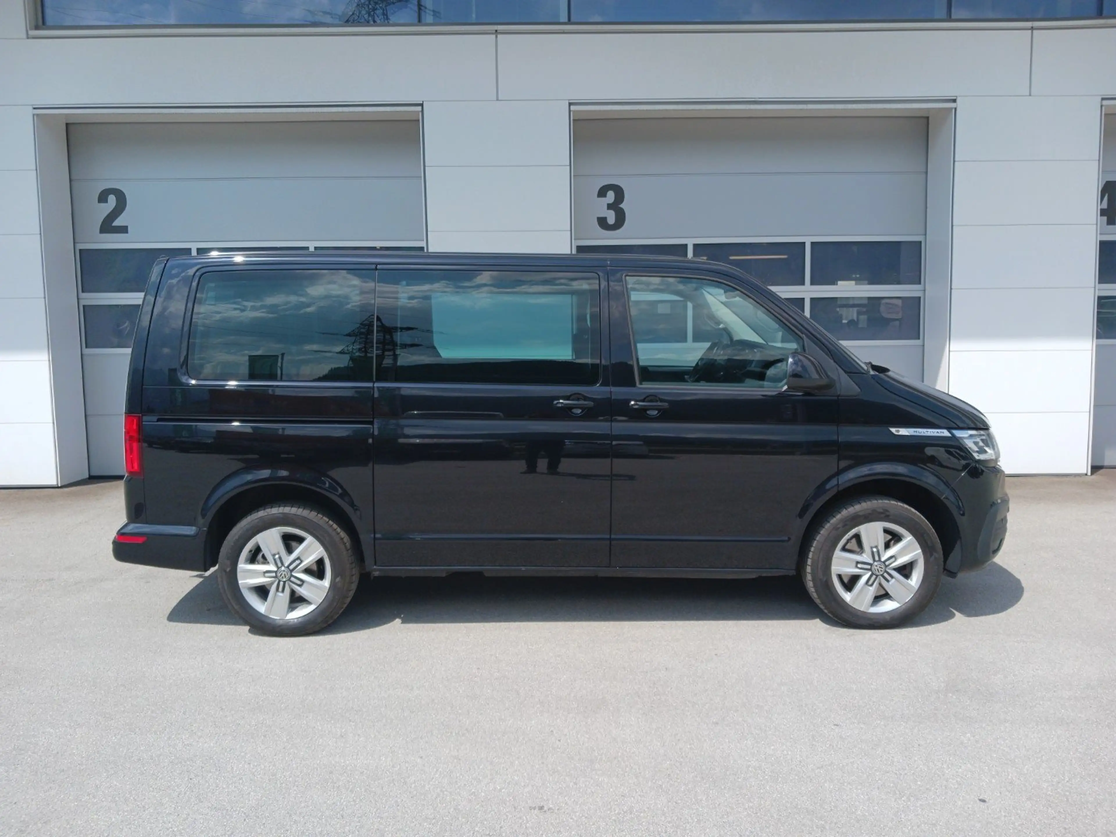 Volkswagen T6.1 Multivan 4MOTION Comfortline — photo 6