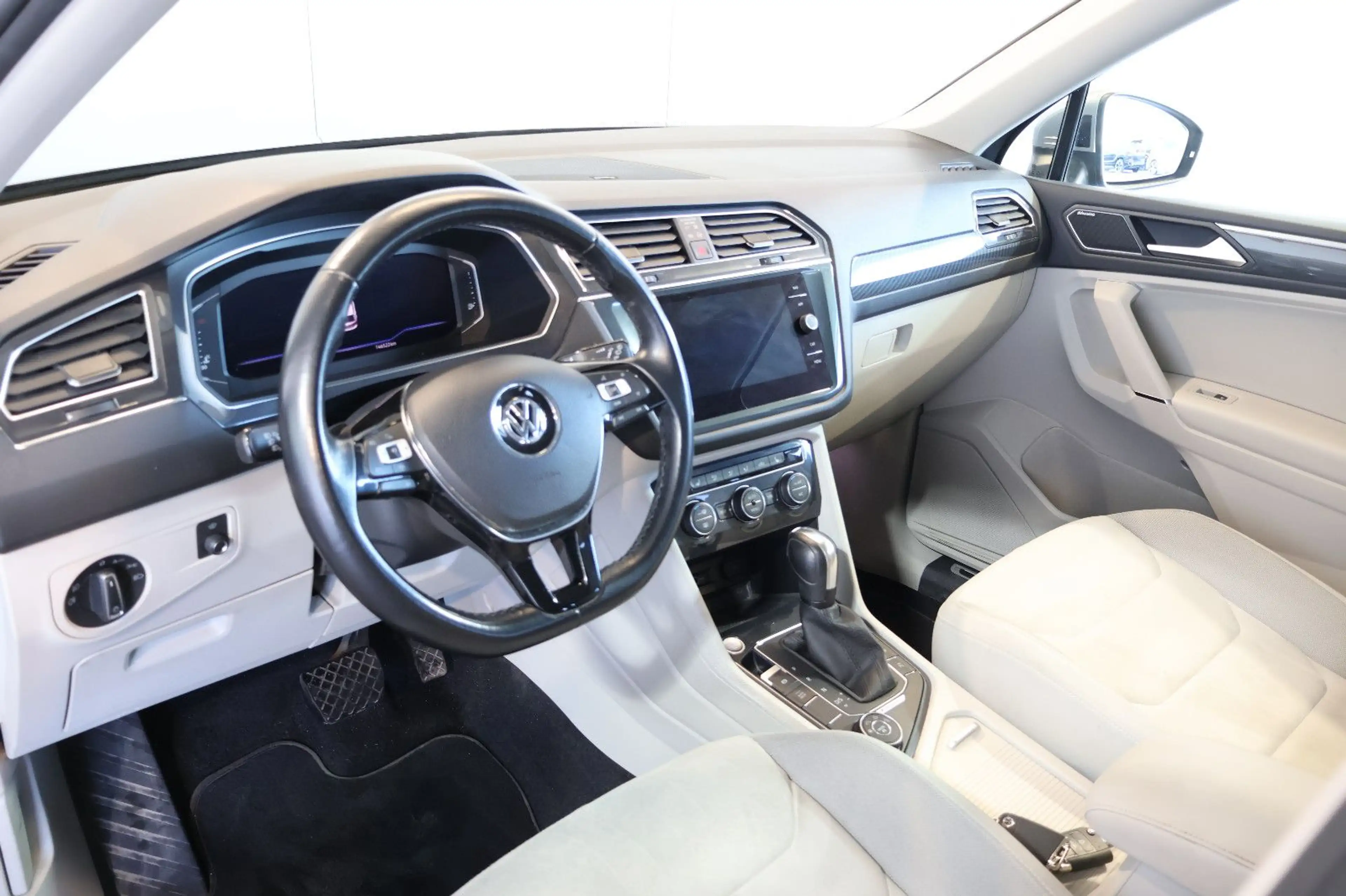 Volkswagen Tiguan Allspace R-Line 2.0 TDI 4M HUD+PANO+AHK — photo 10