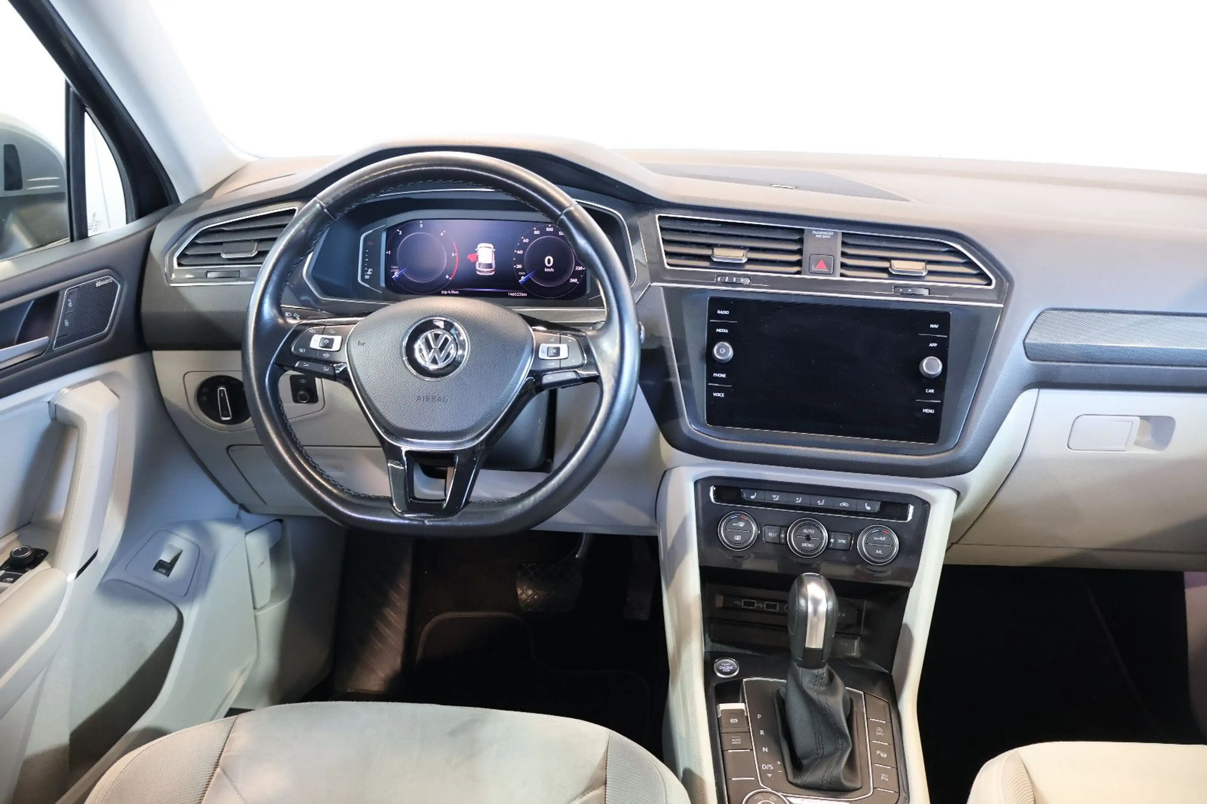 Volkswagen Tiguan Allspace R-Line 2.0 TDI 4M HUD+PANO+AHK — photo 8