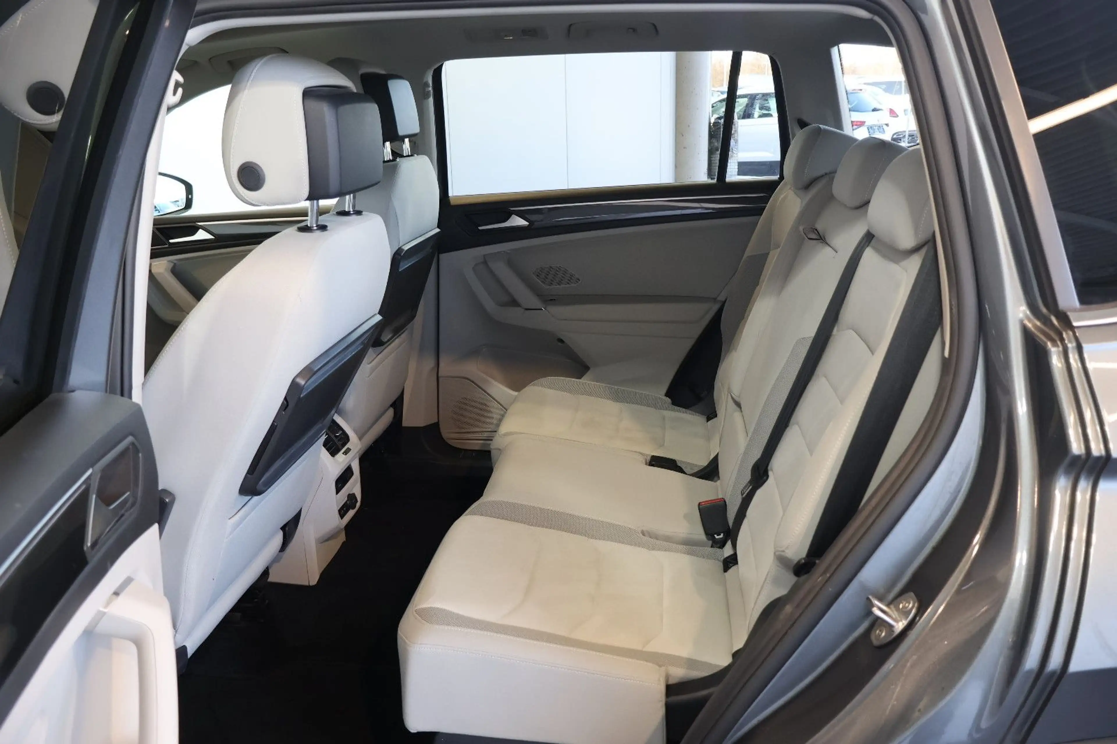 Volkswagen Tiguan Allspace R-Line 2.0 TDI 4M HUD+PANO+AHK — photo 14