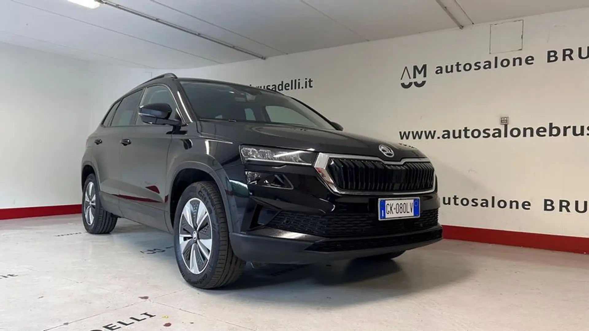 Skoda Karoq 2.0 TDI SCR 4x4 DSG Executive Schwarz - 1