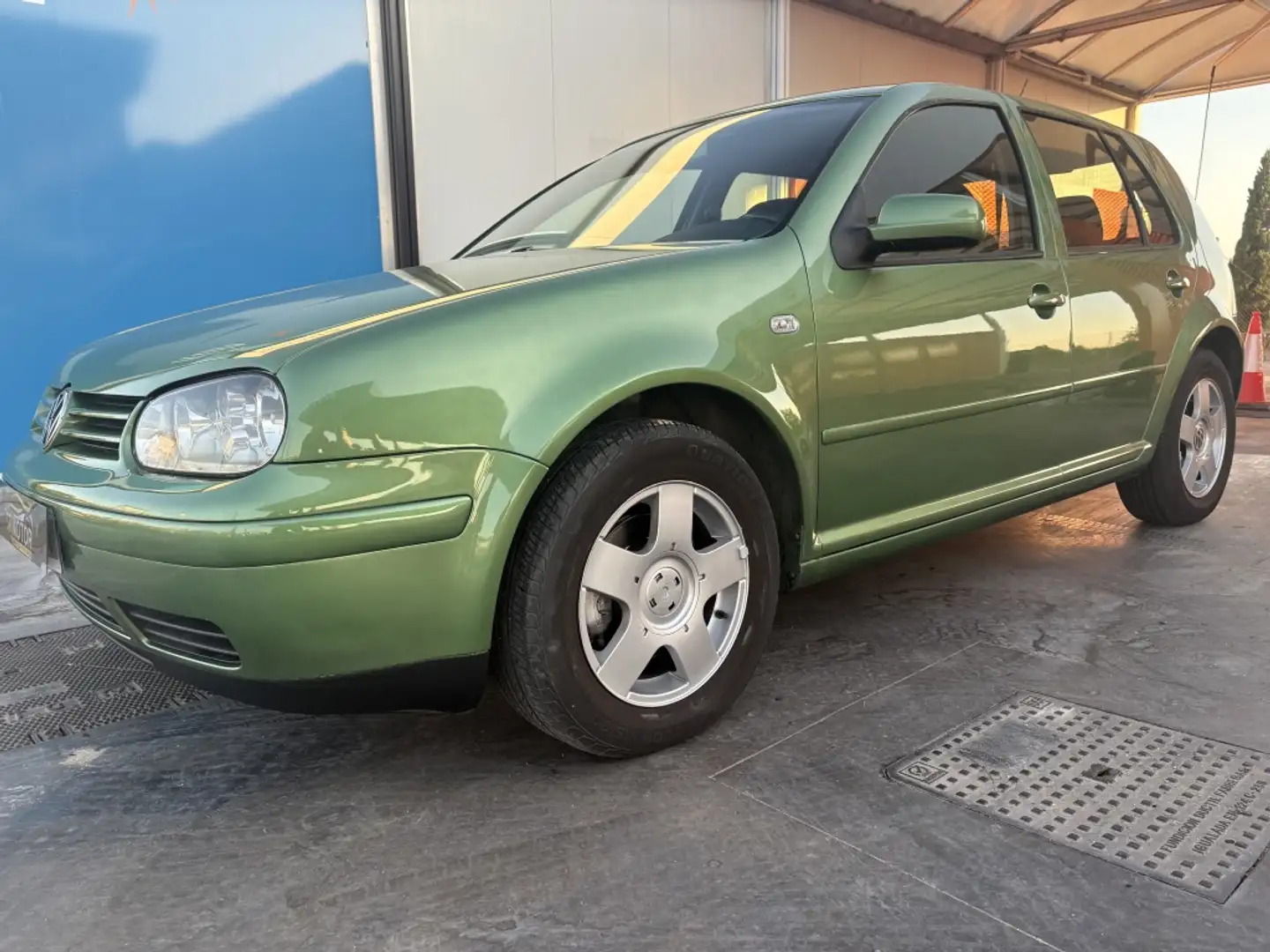 Volkswagen Golf 1.9TDI Highline 110 Verde - 1