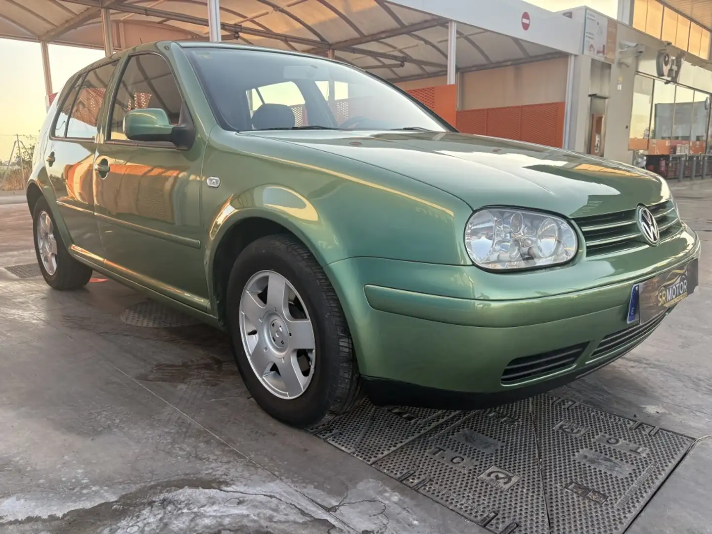 Volkswagen Golf 1.9TDI Highline 110 Verde - 2