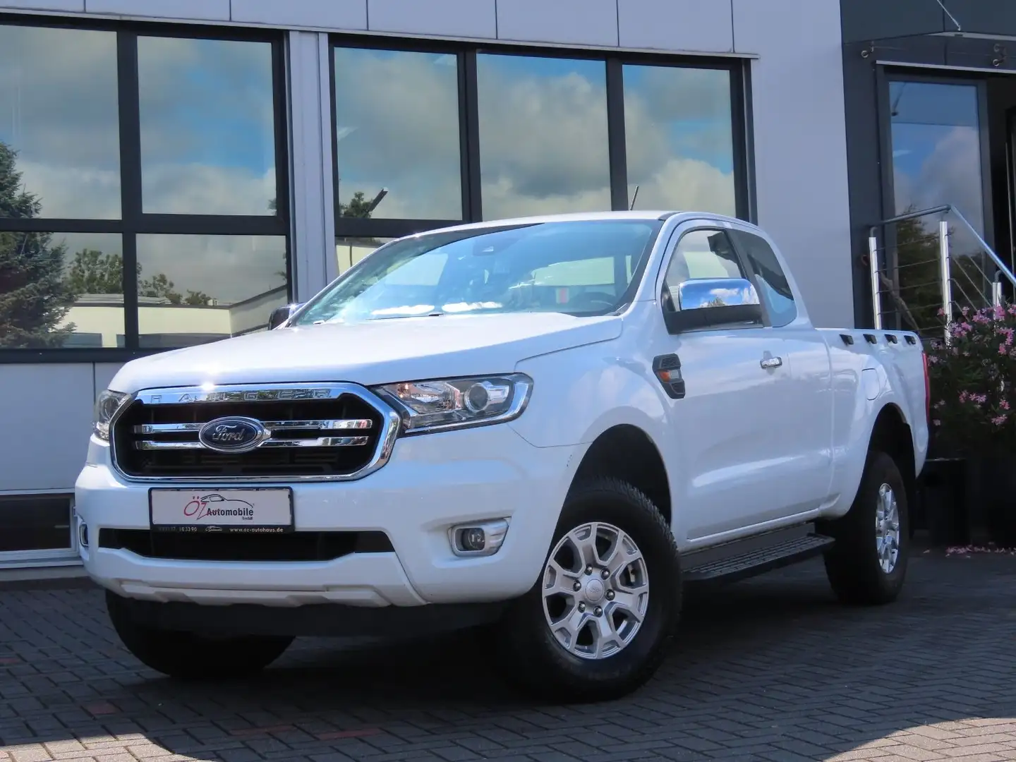 Ford Ranger 2.0 XLT Extrakabine 4x4 Automatik TÜV2027 Bílá - 2