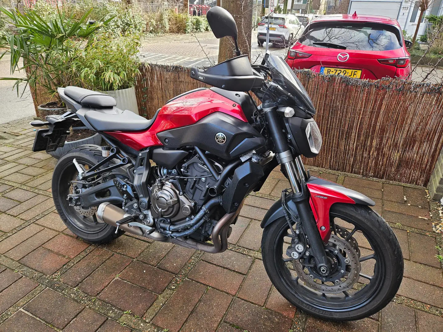 Yamaha MT-07 Roşu - 1