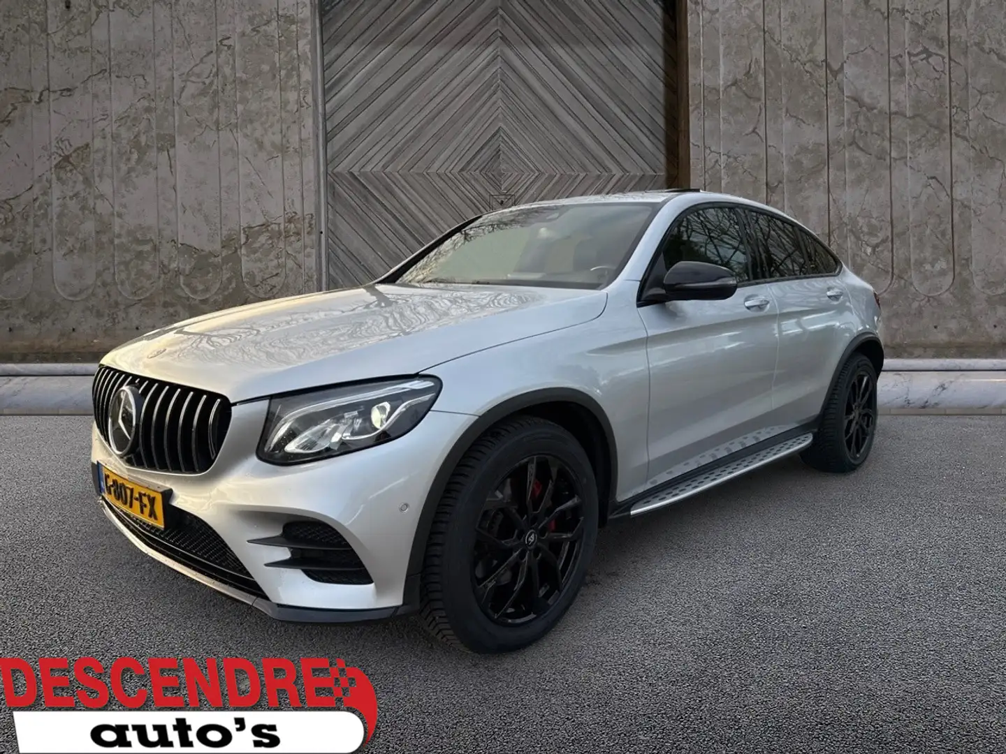 Mercedes-Benz GLC 250 Coupé 4MATIC Premium Plus AMG line Gris - 1